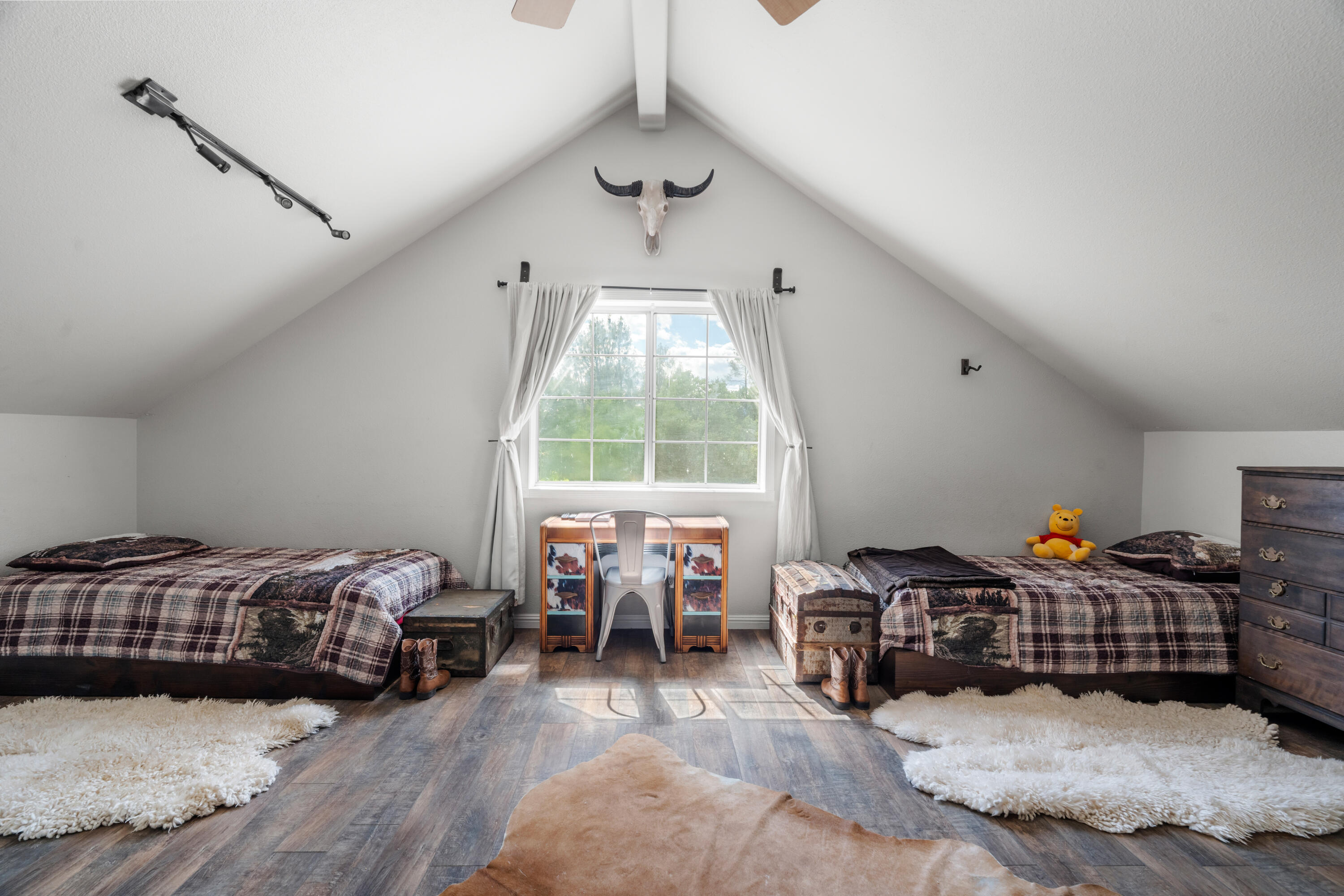 1355 Hope Lane, Redding