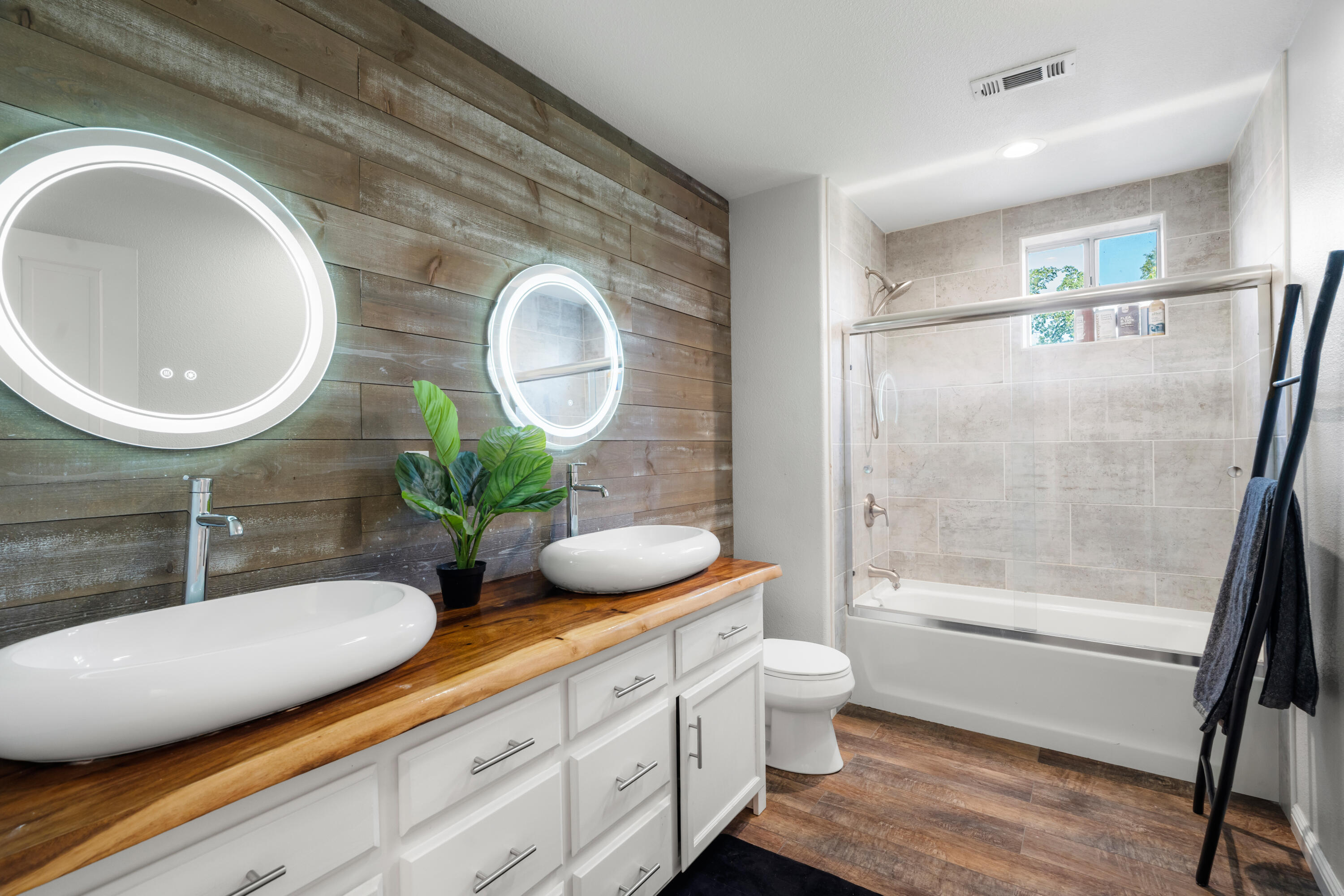 1355 Hope Lane, Redding