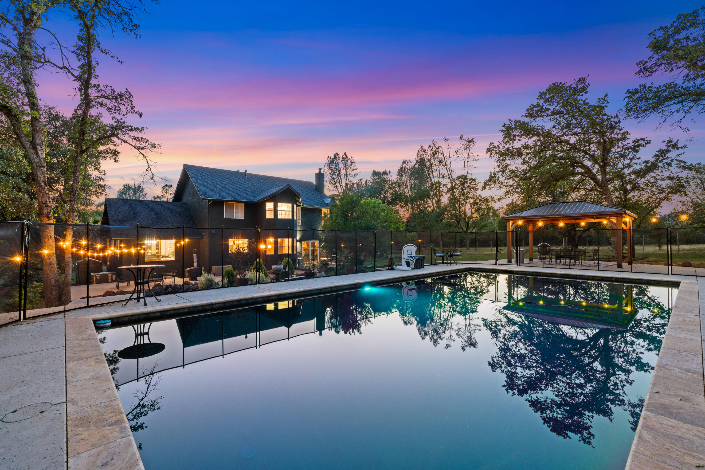 1355 Hope Lane, Redding