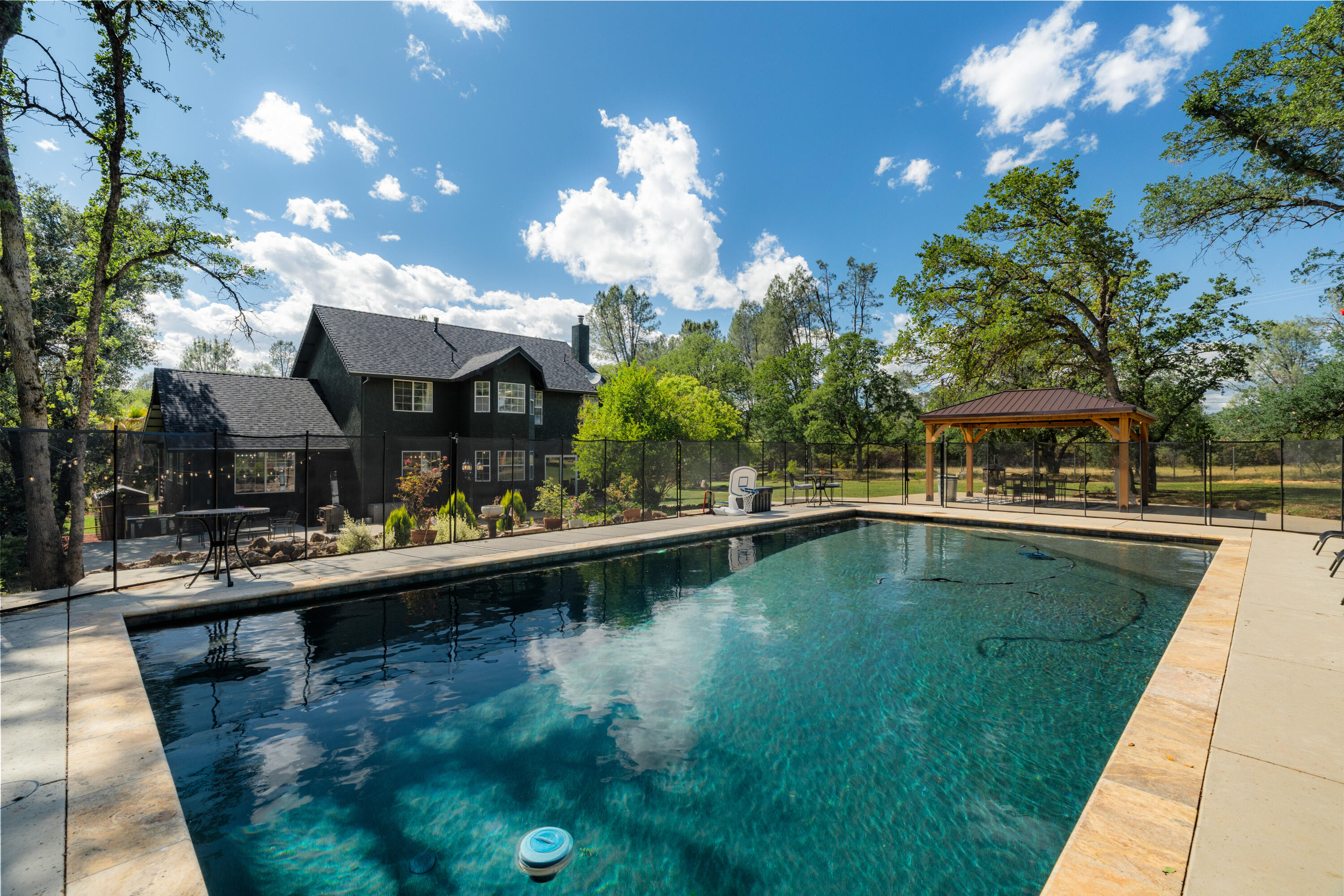 1355 Hope Lane, Redding