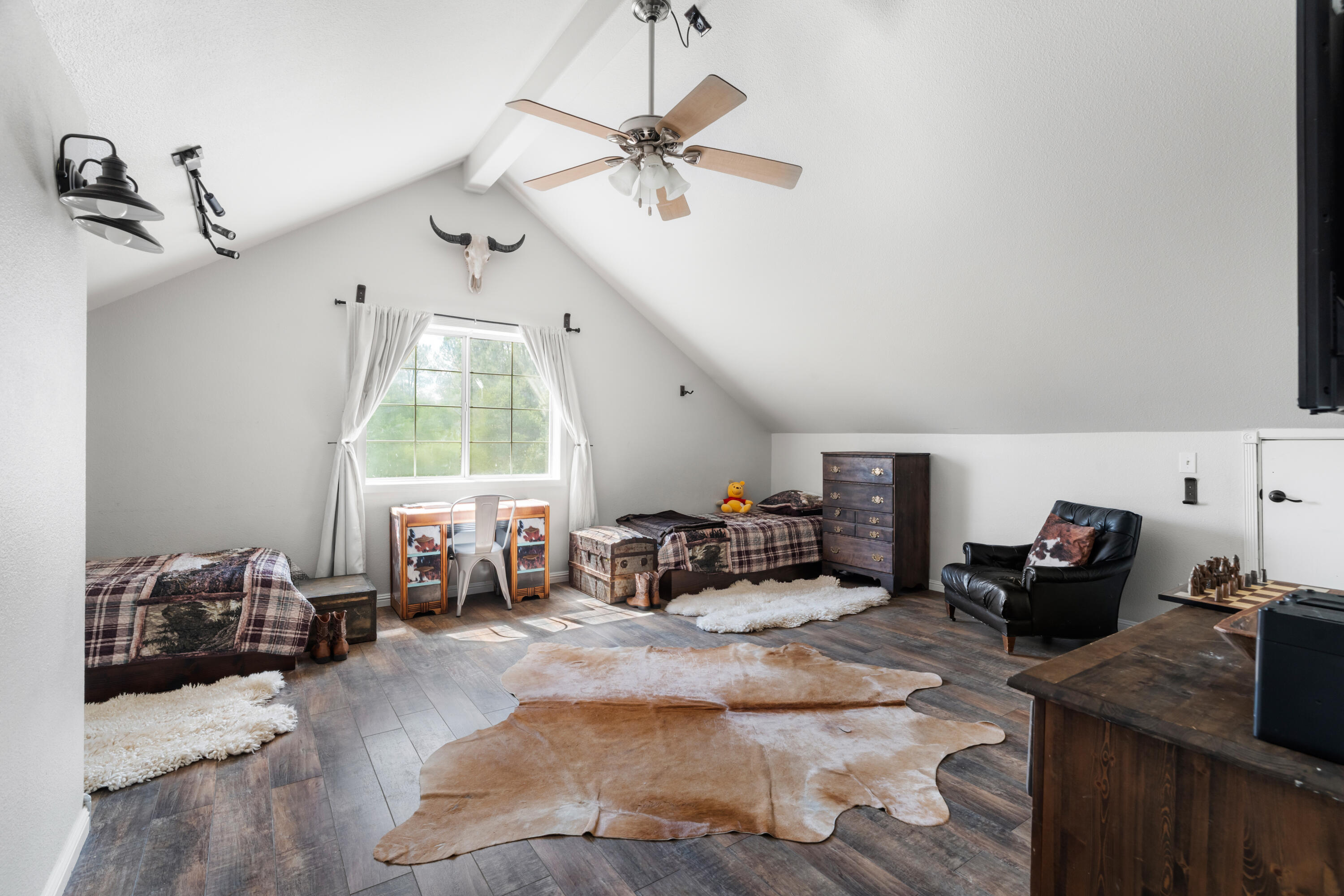 1355 Hope Lane, Redding