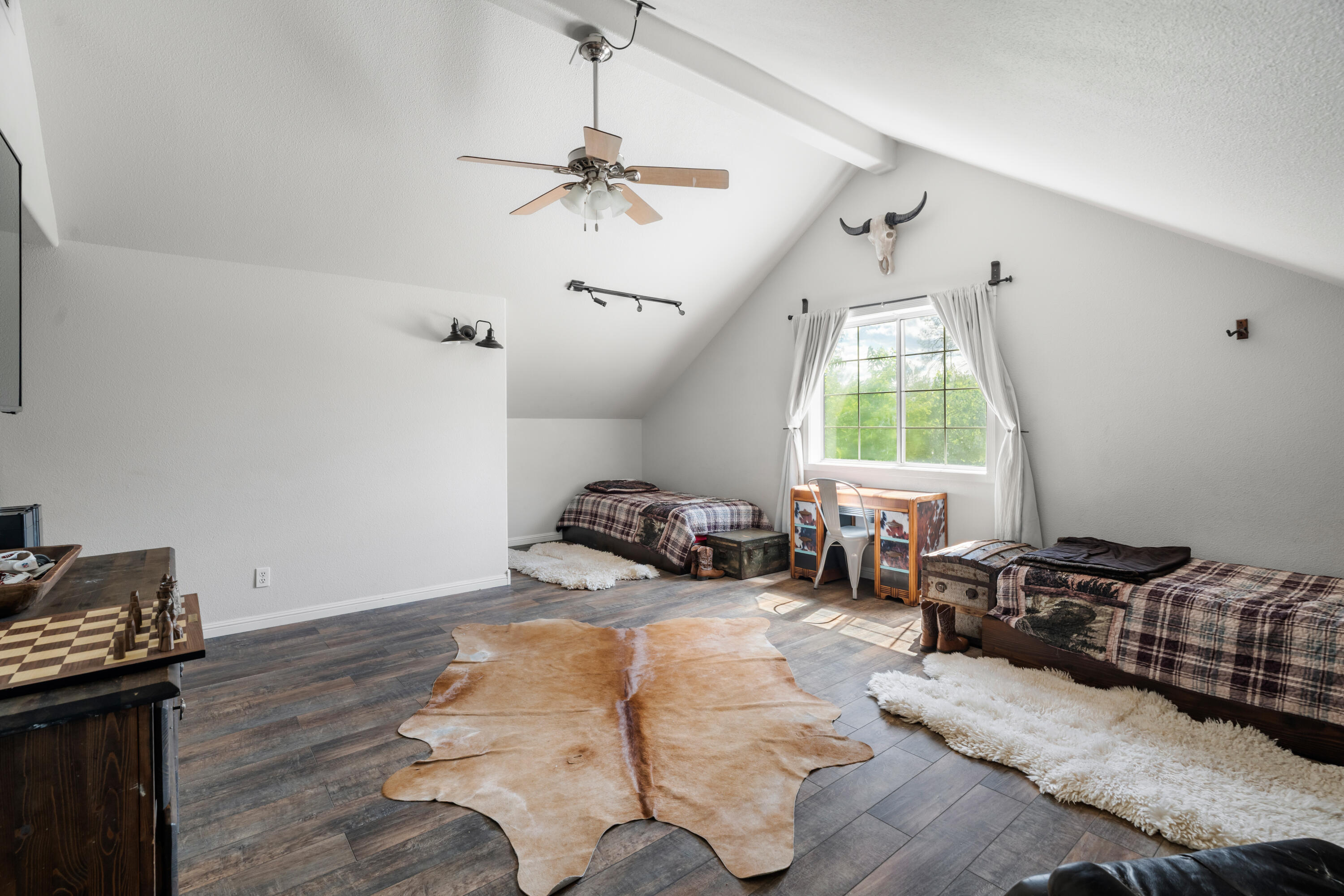 1355 Hope Lane, Redding