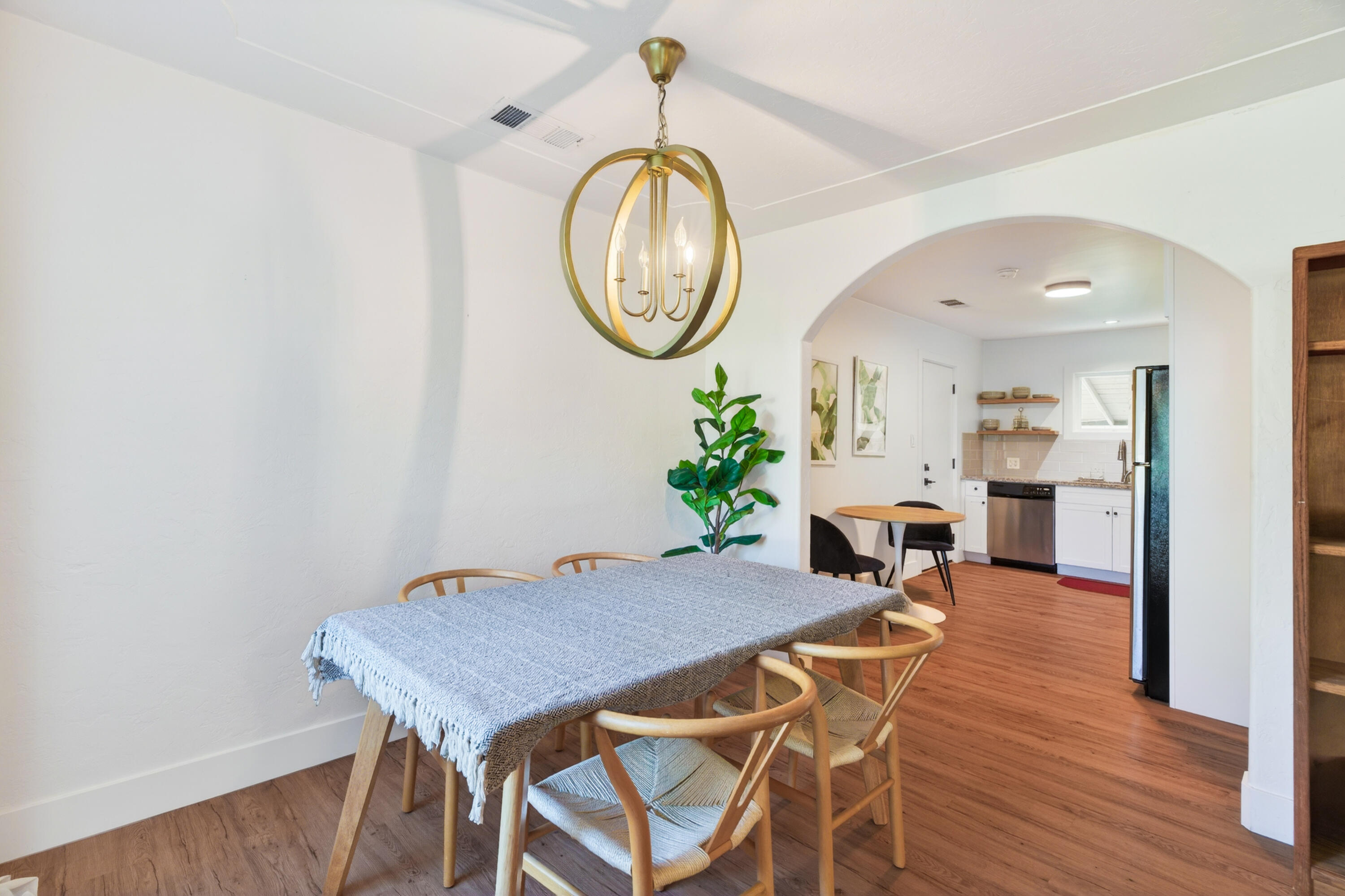 1005 Gold Street