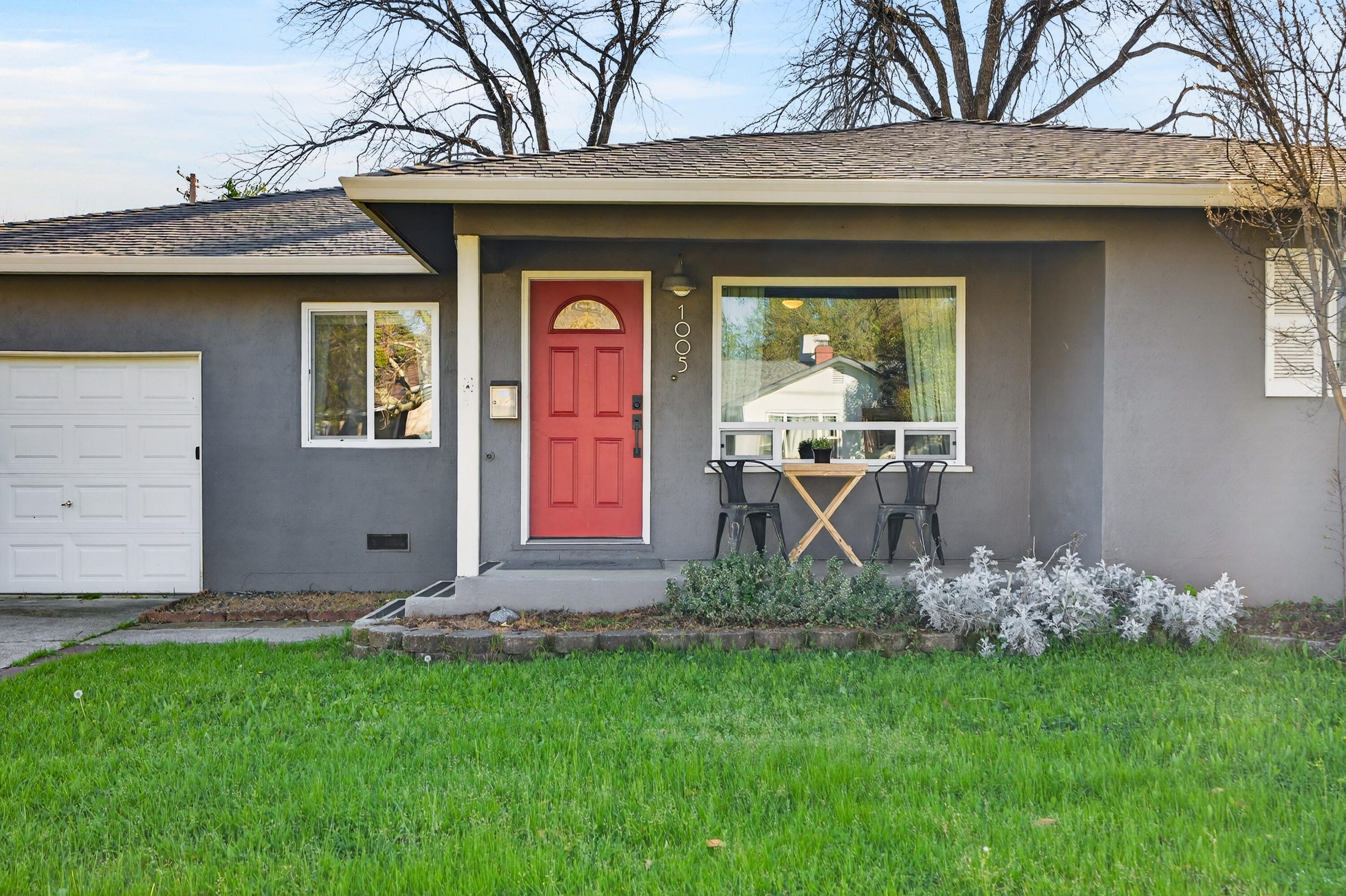 1005 Gold Street