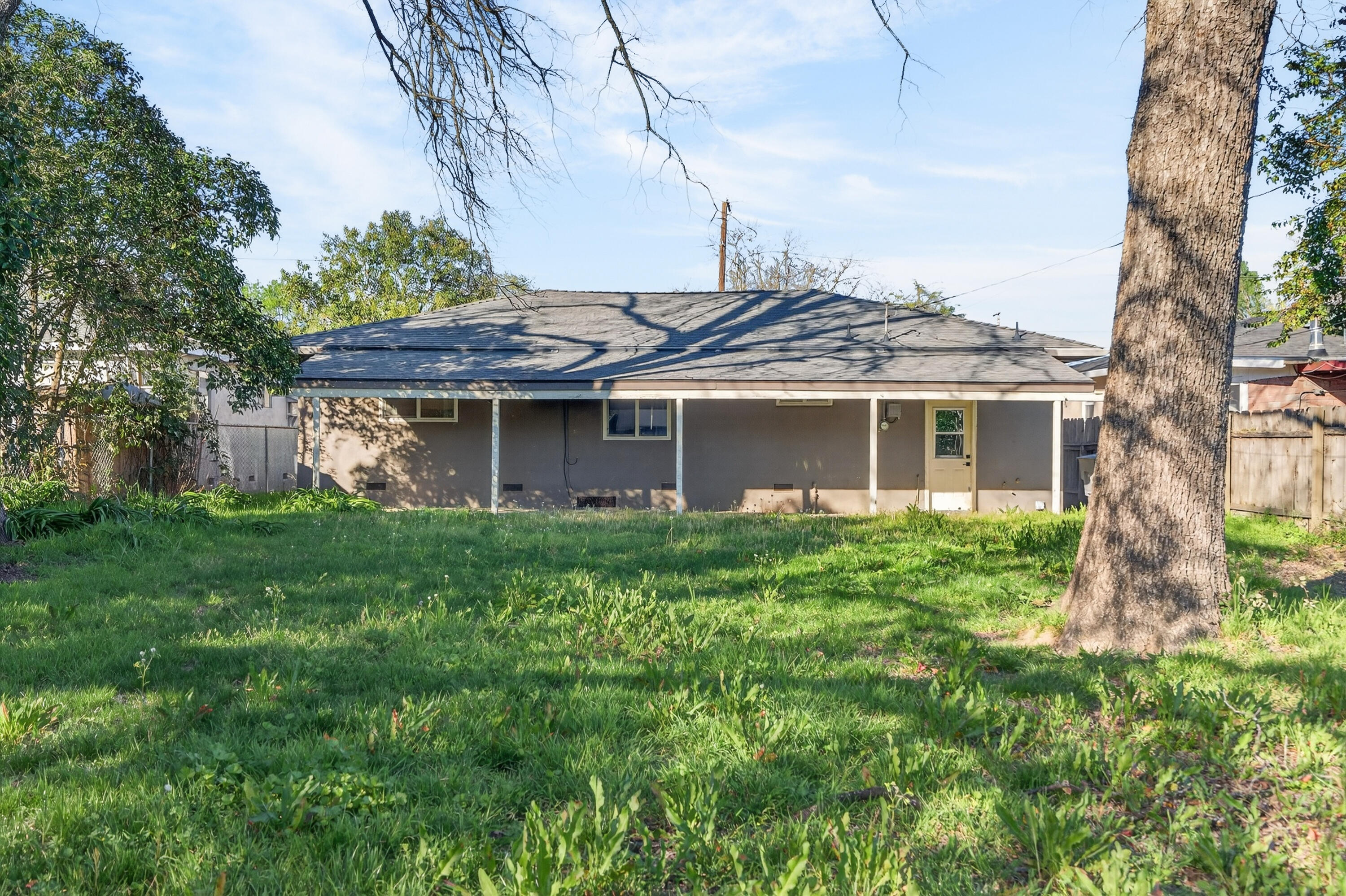 1005 Gold Street