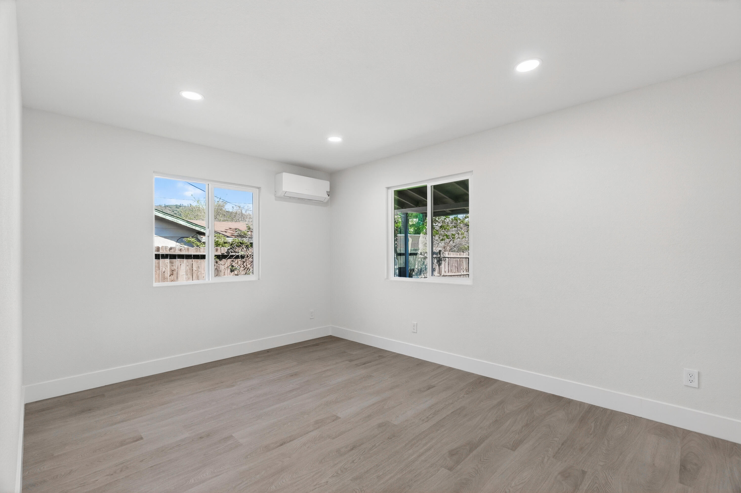 13642 Hill Boulevard