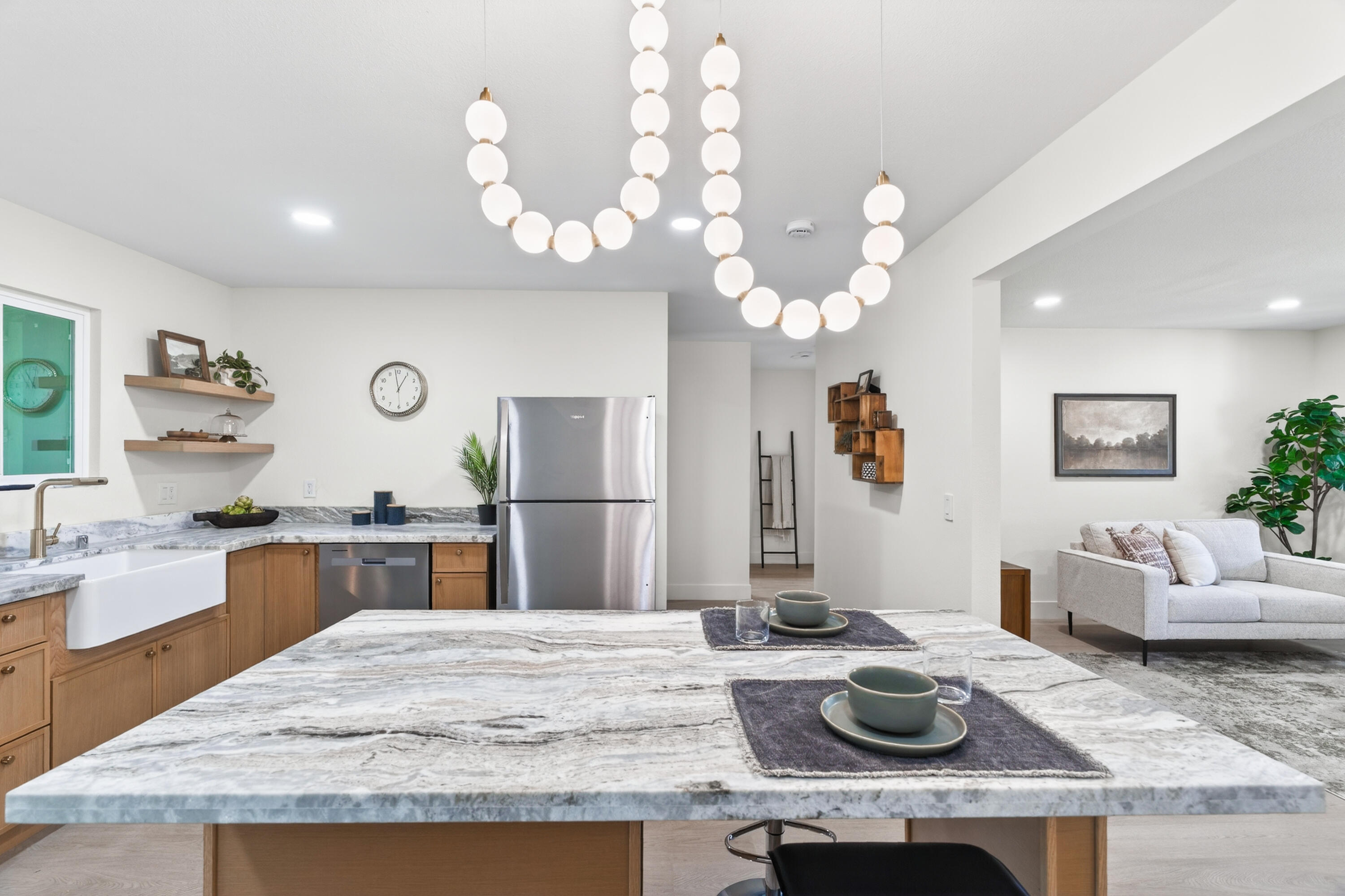 13642 Hill Boulevard