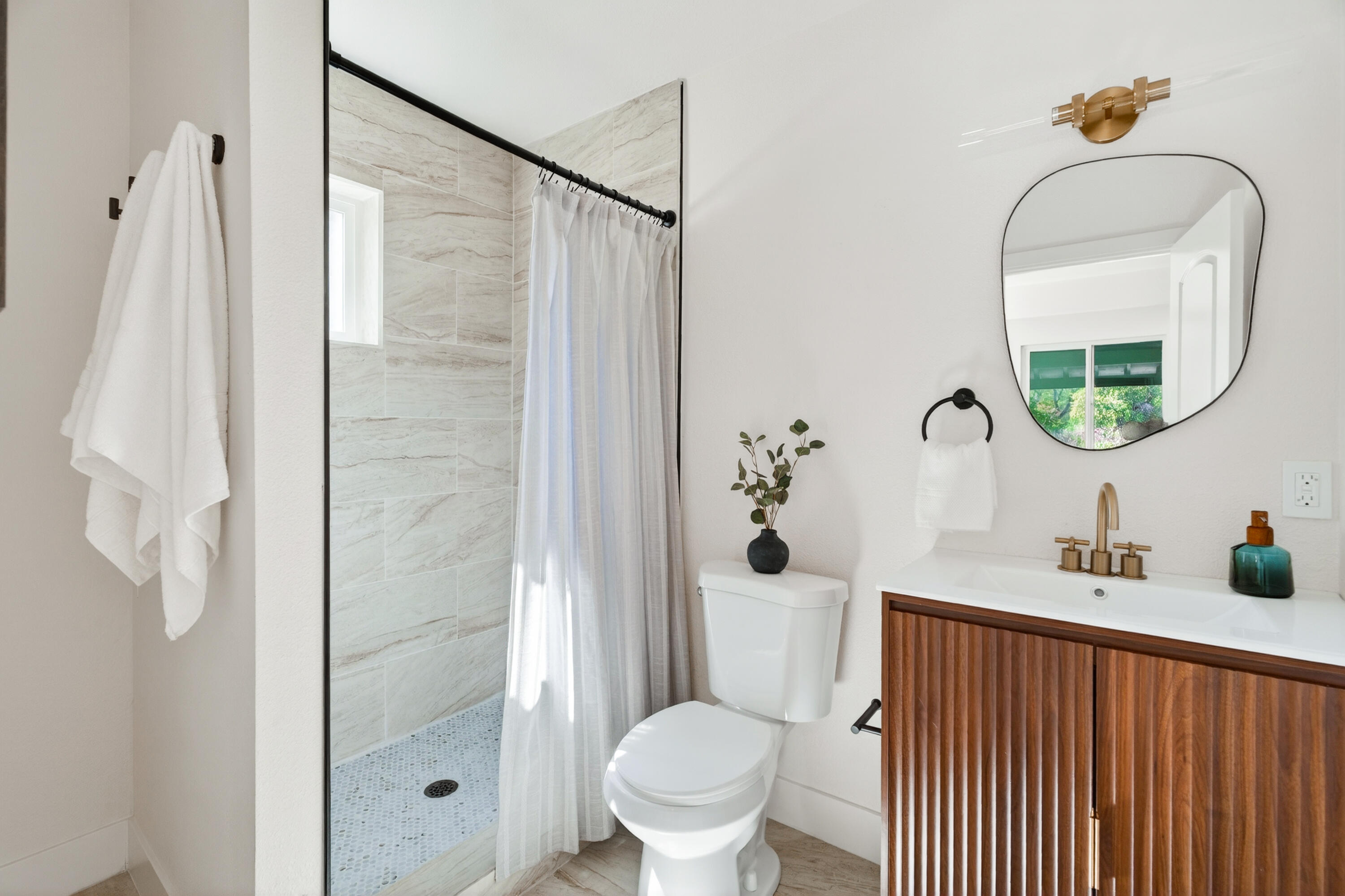 13642 Hill Boulevard