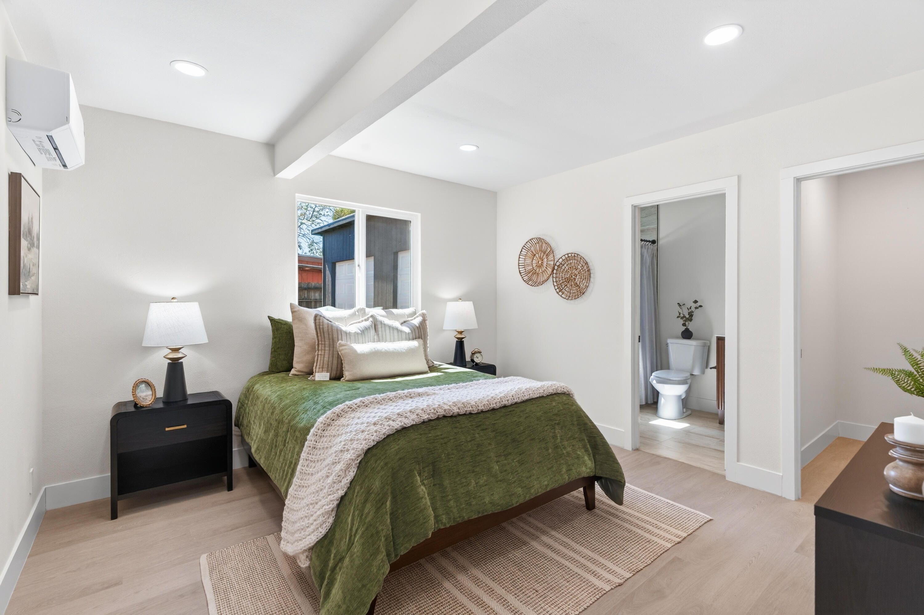 13642 Hill Boulevard