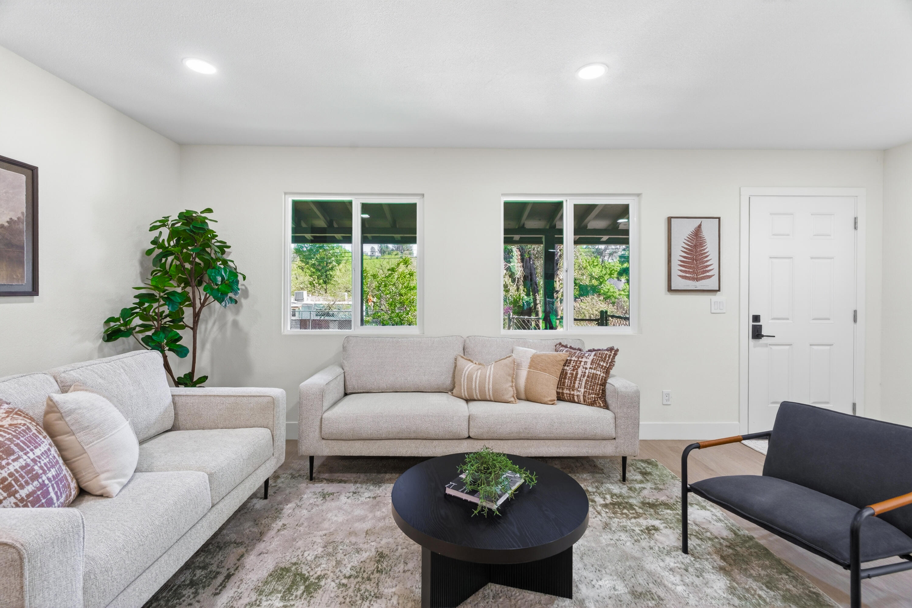 13642 Hill Boulevard