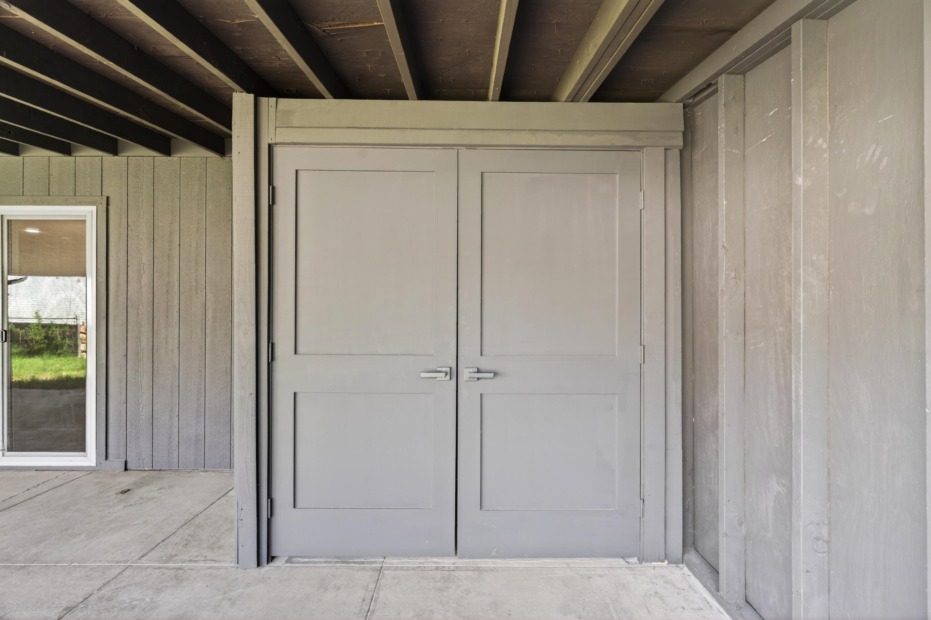 13642 Hill Boulevard