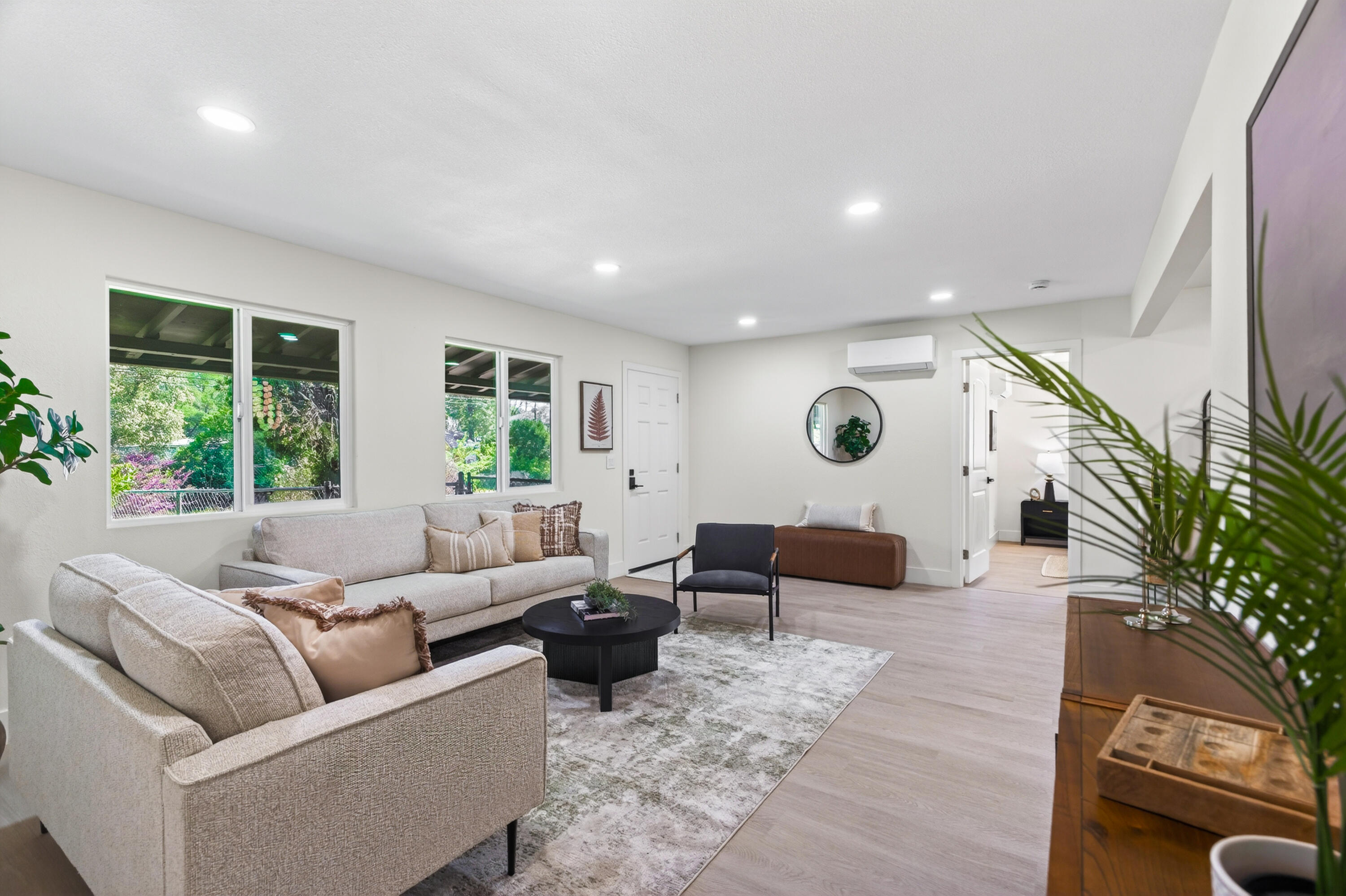 13642 Hill Boulevard