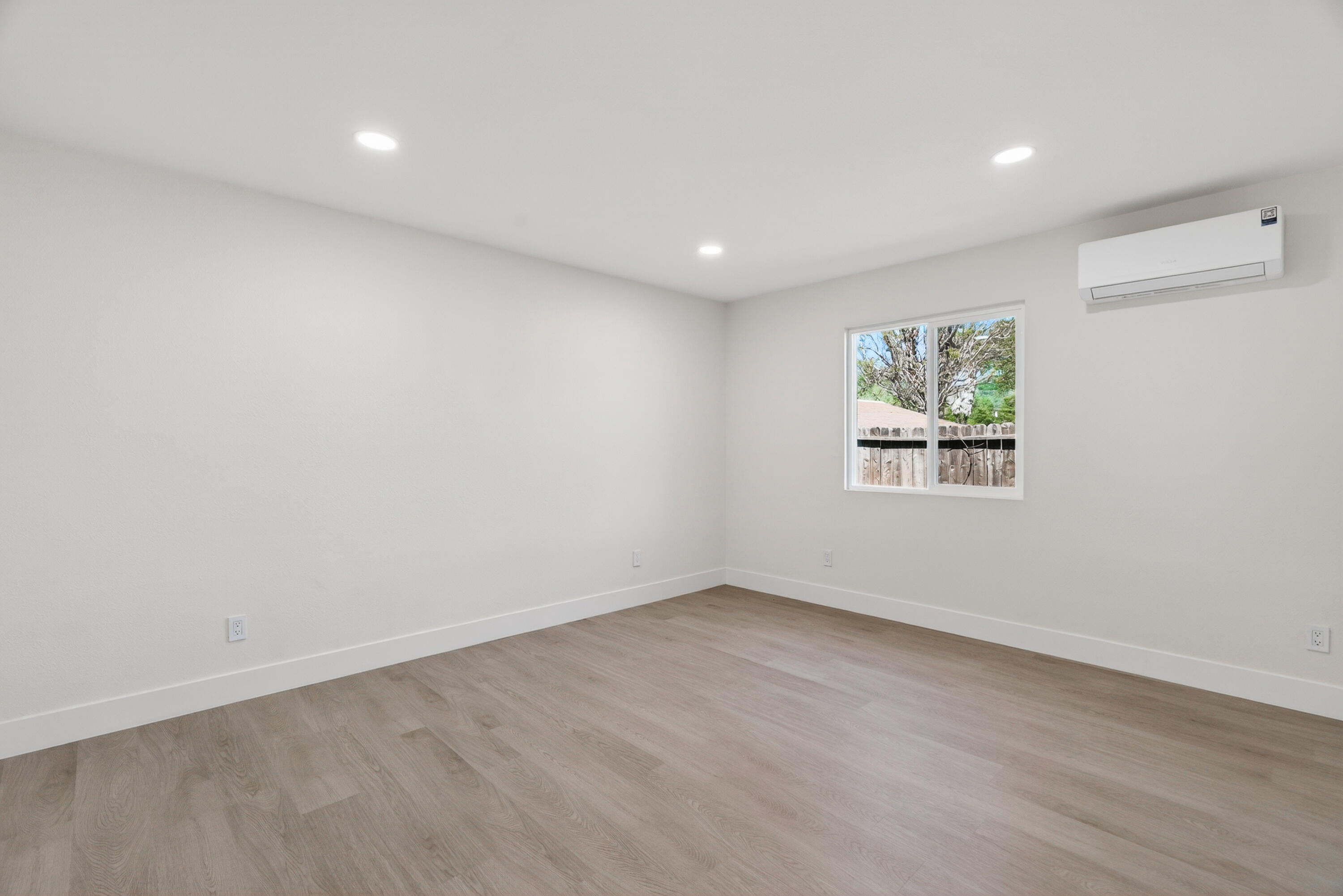 13642 Hill Boulevard