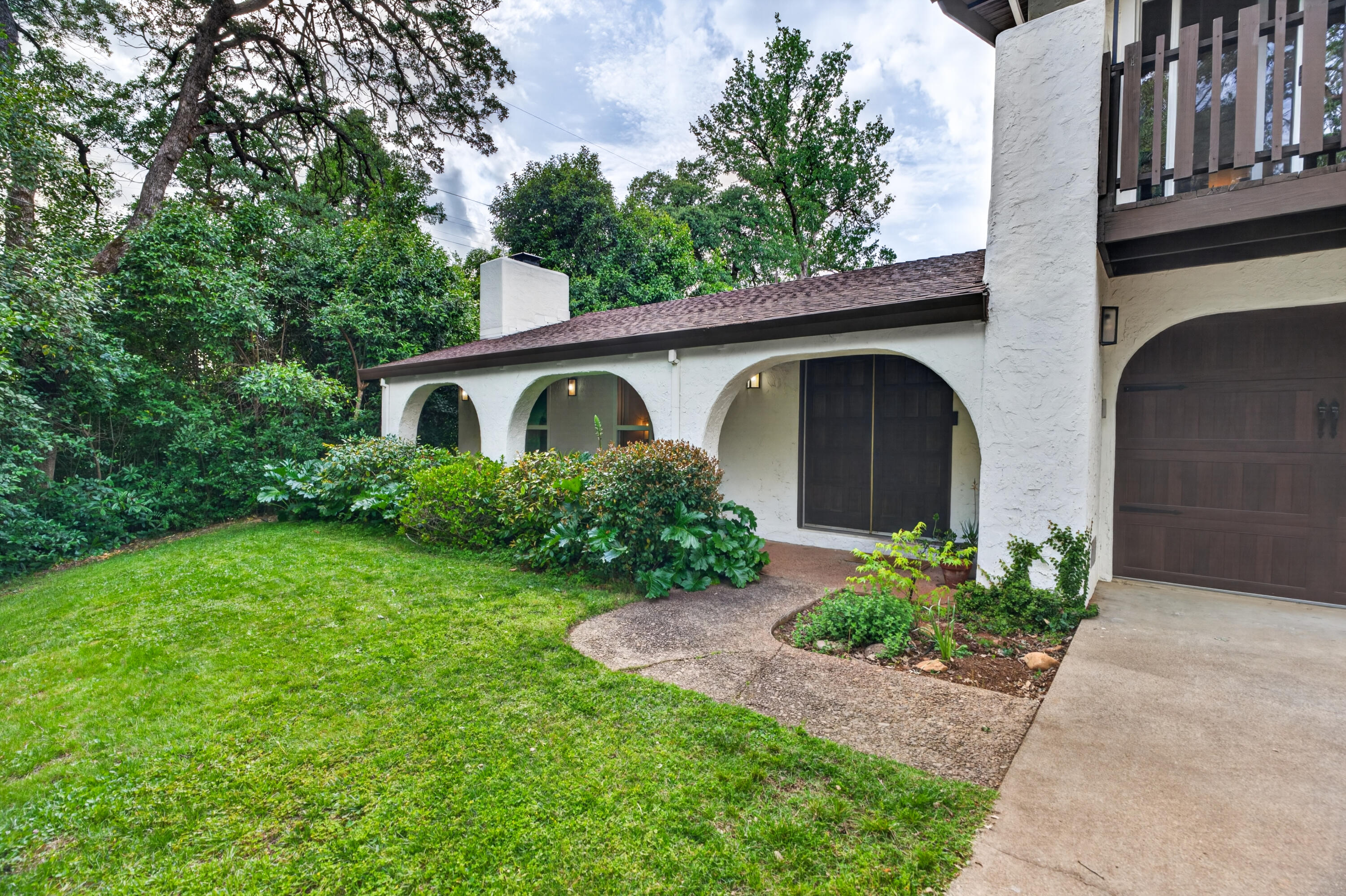 2202 Corral Court