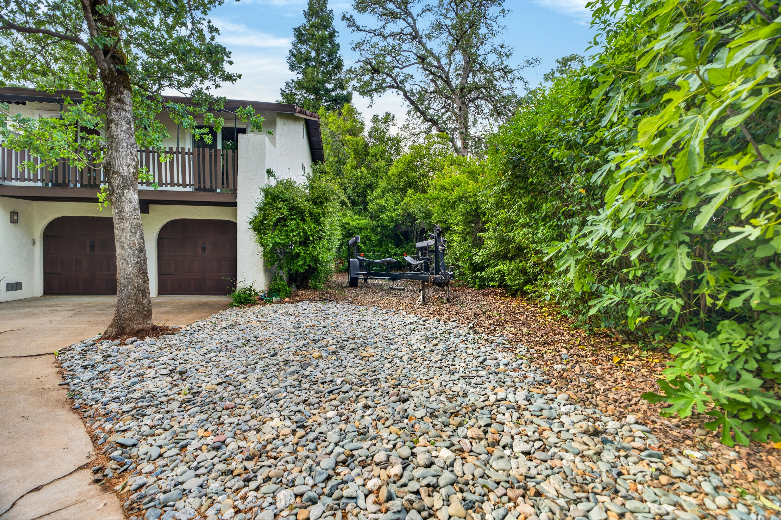 2202 Corral Court