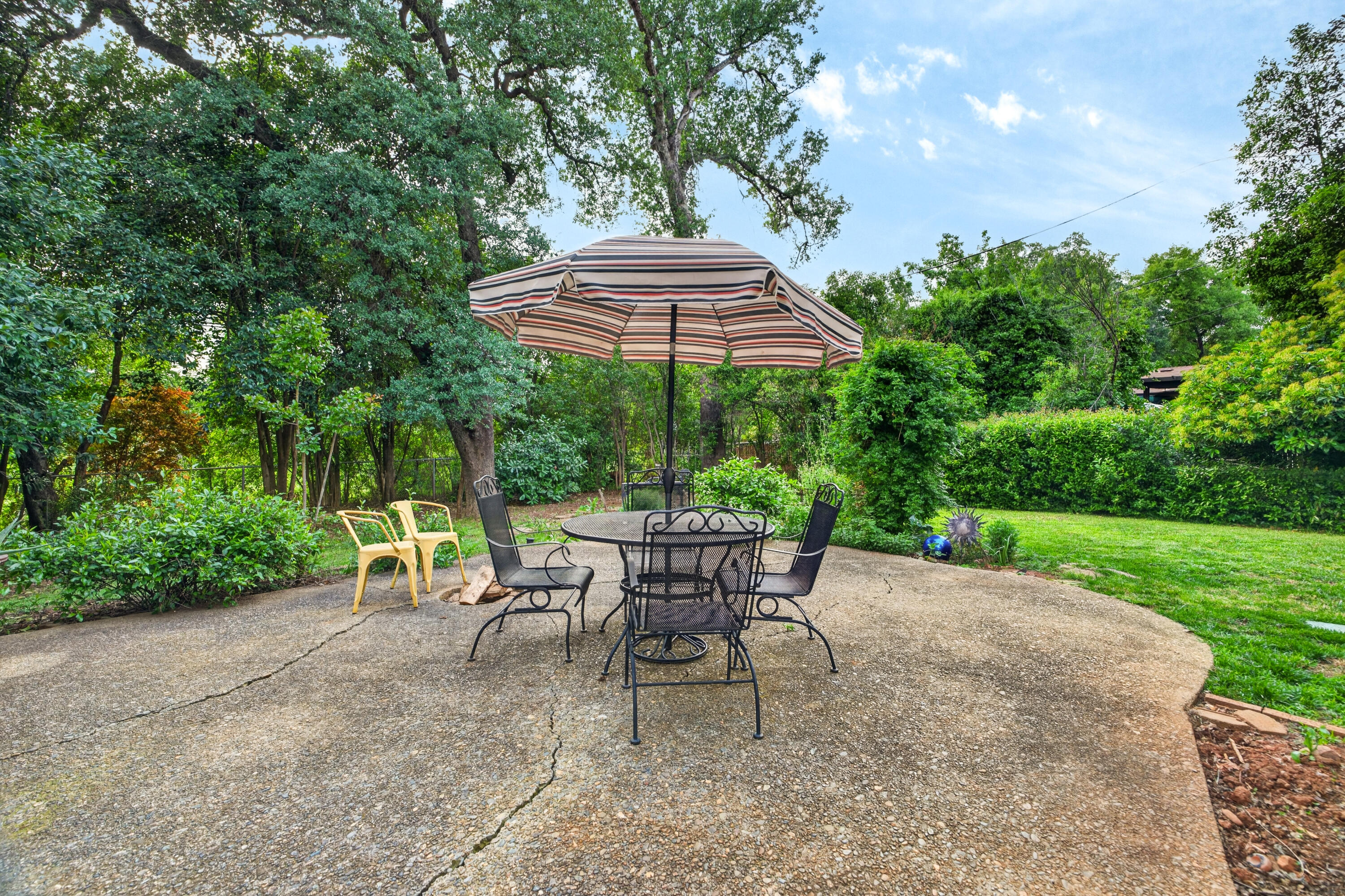 2202 Corral Court