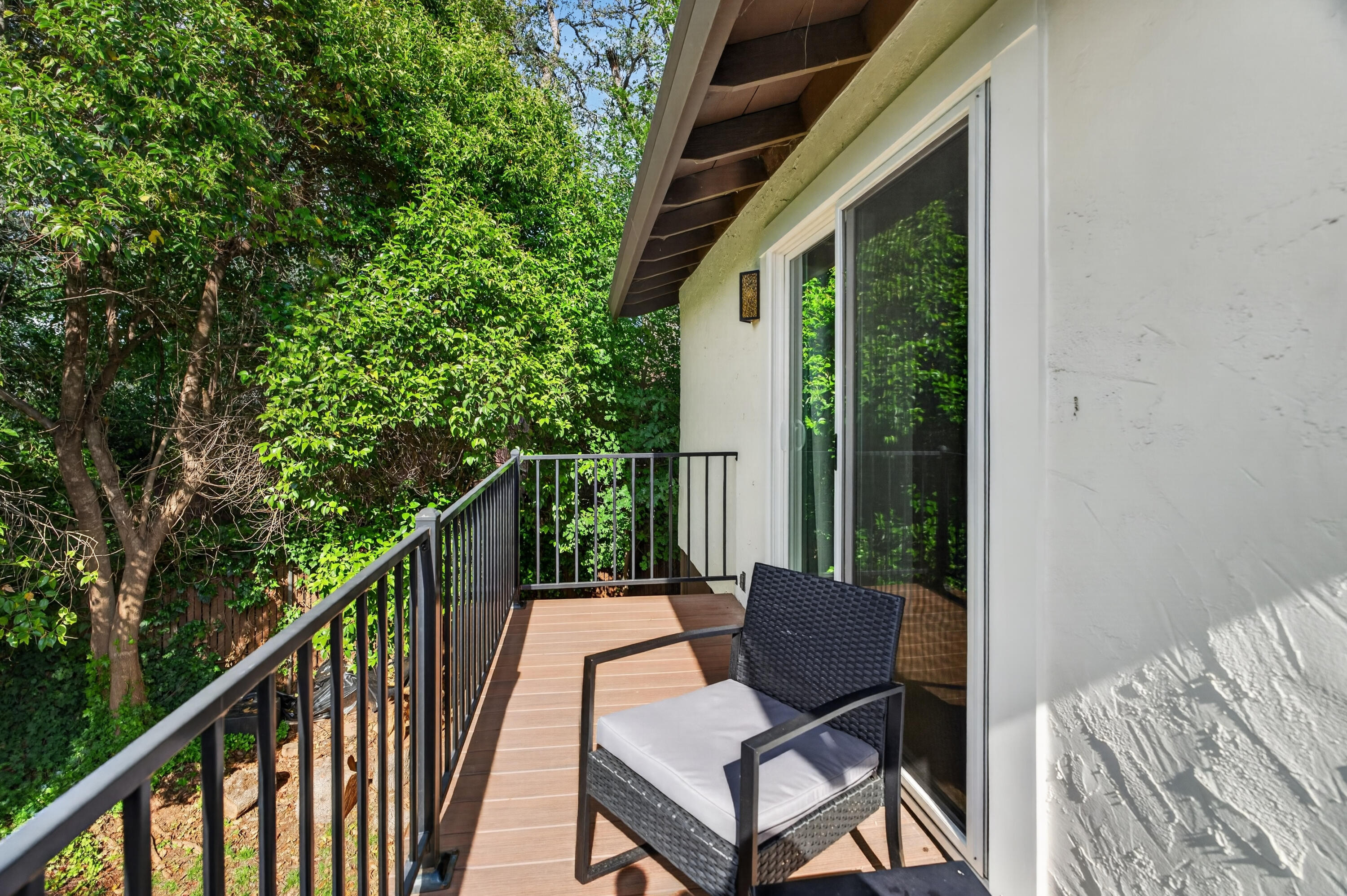 2202 Corral Court
