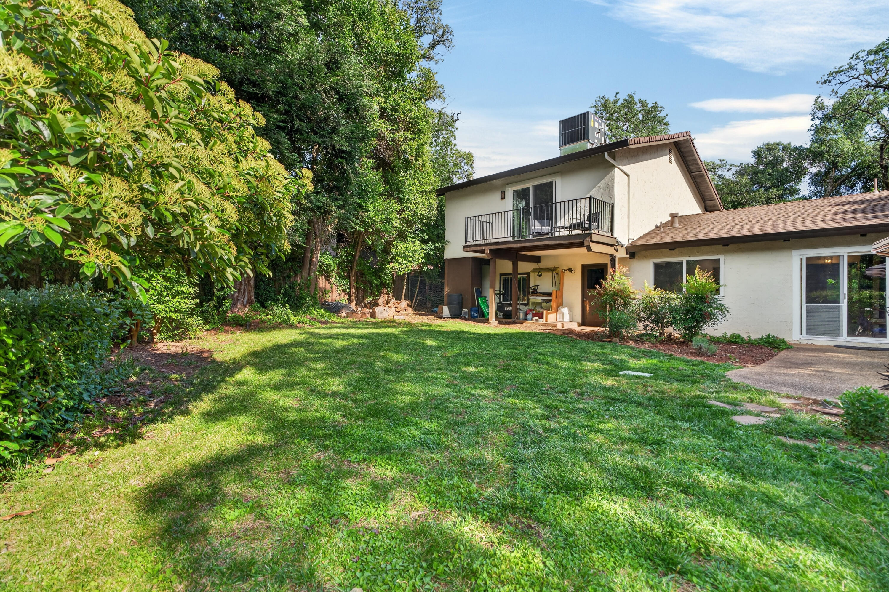 2202 Corral Court