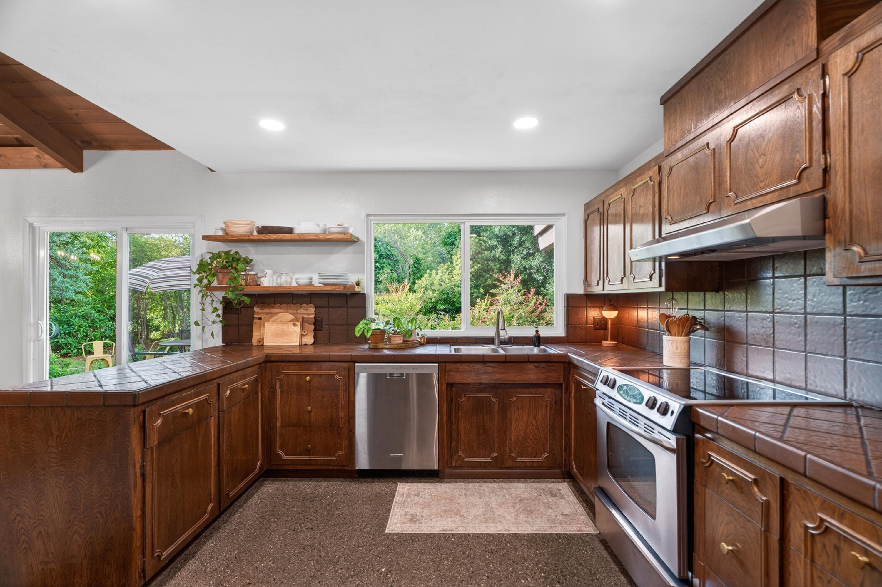 2202 Corral Court