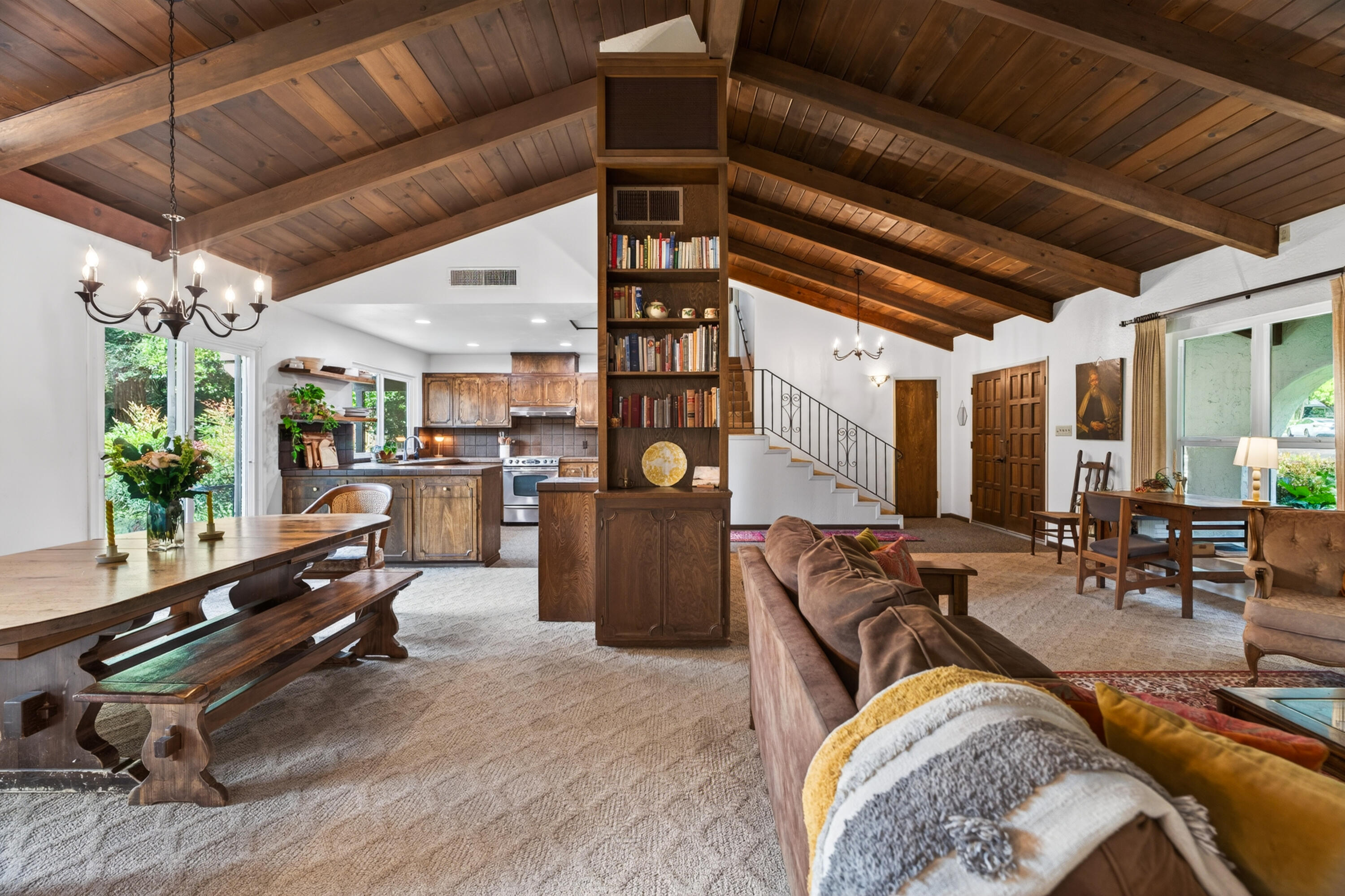 2202 Corral Court