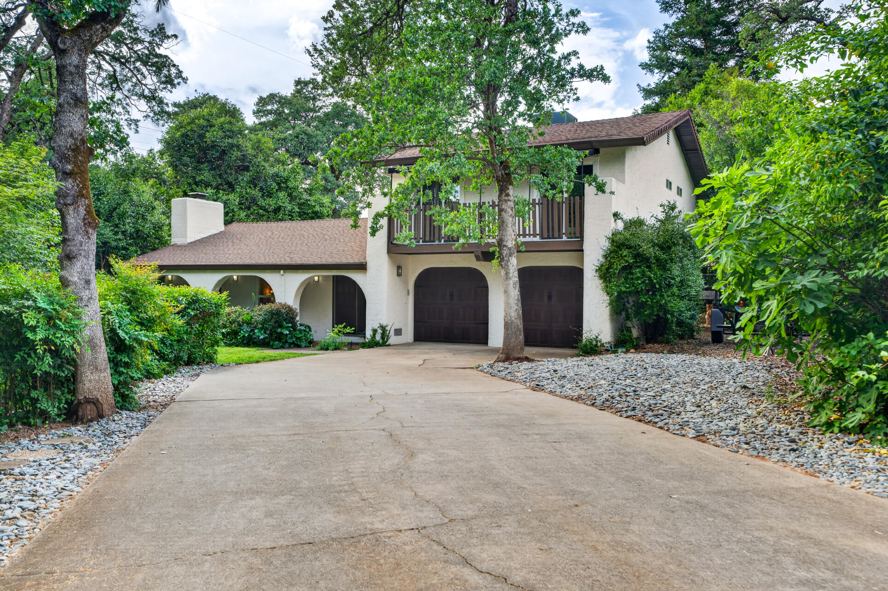 2202 Corral Court