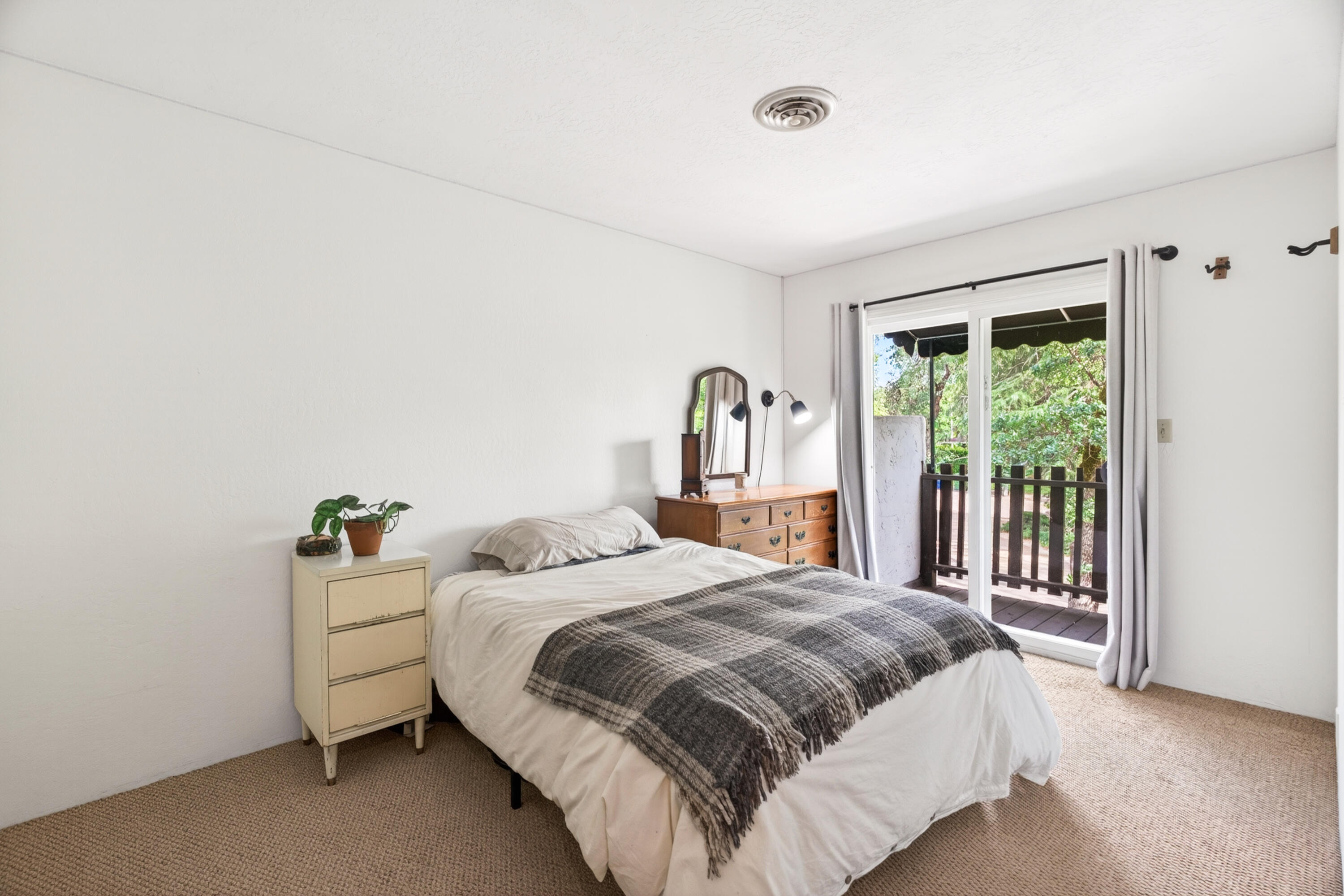 2202 Corral Court