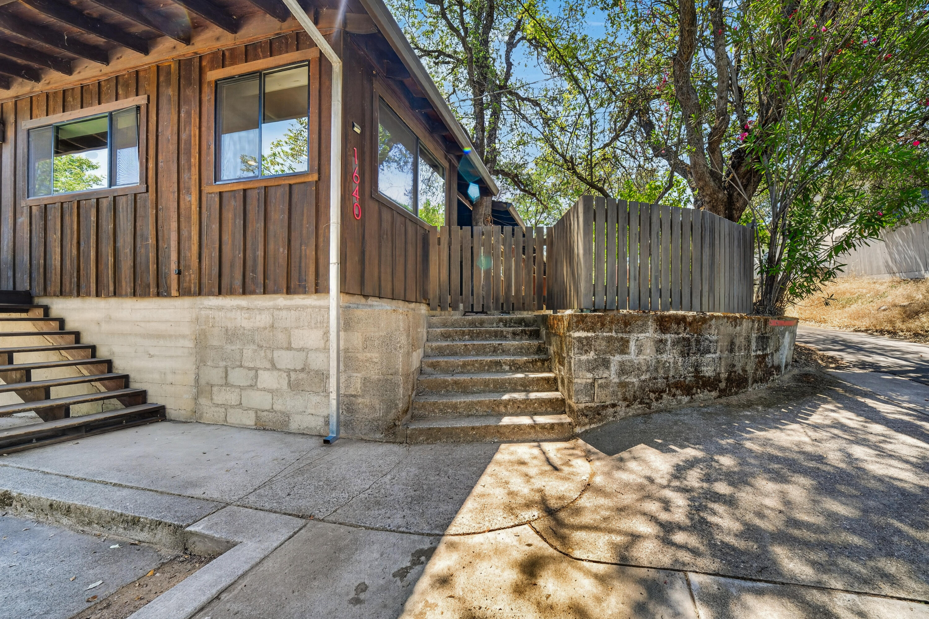 1640 Highland Avenue