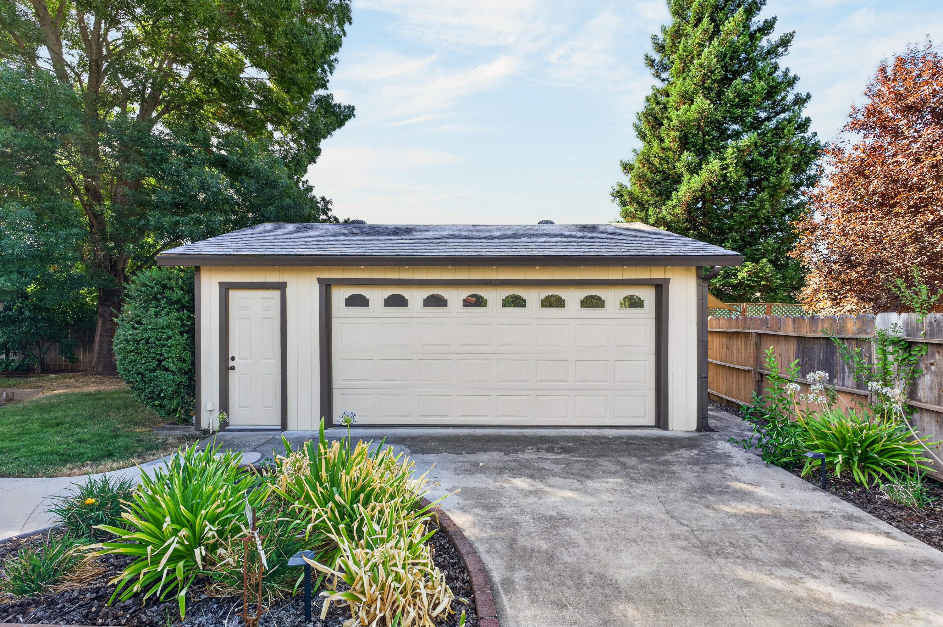 2745 Amethyst Way