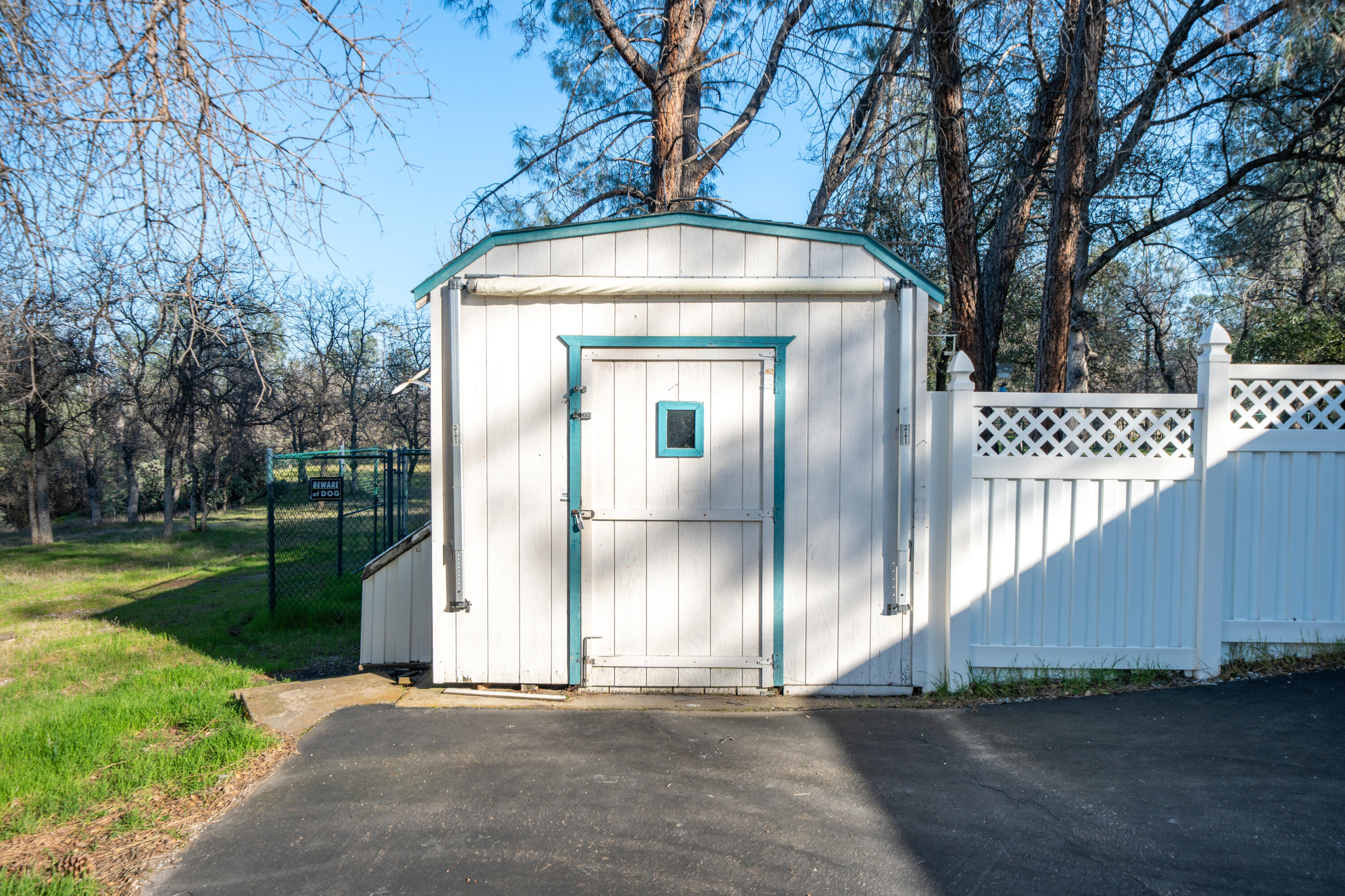 6677 Horsemans Way