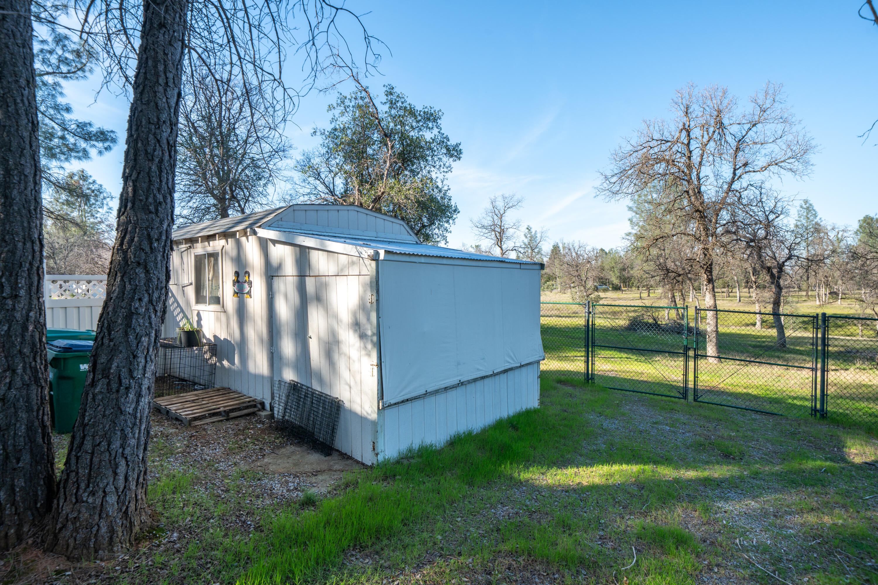 6677 Horsemans Way