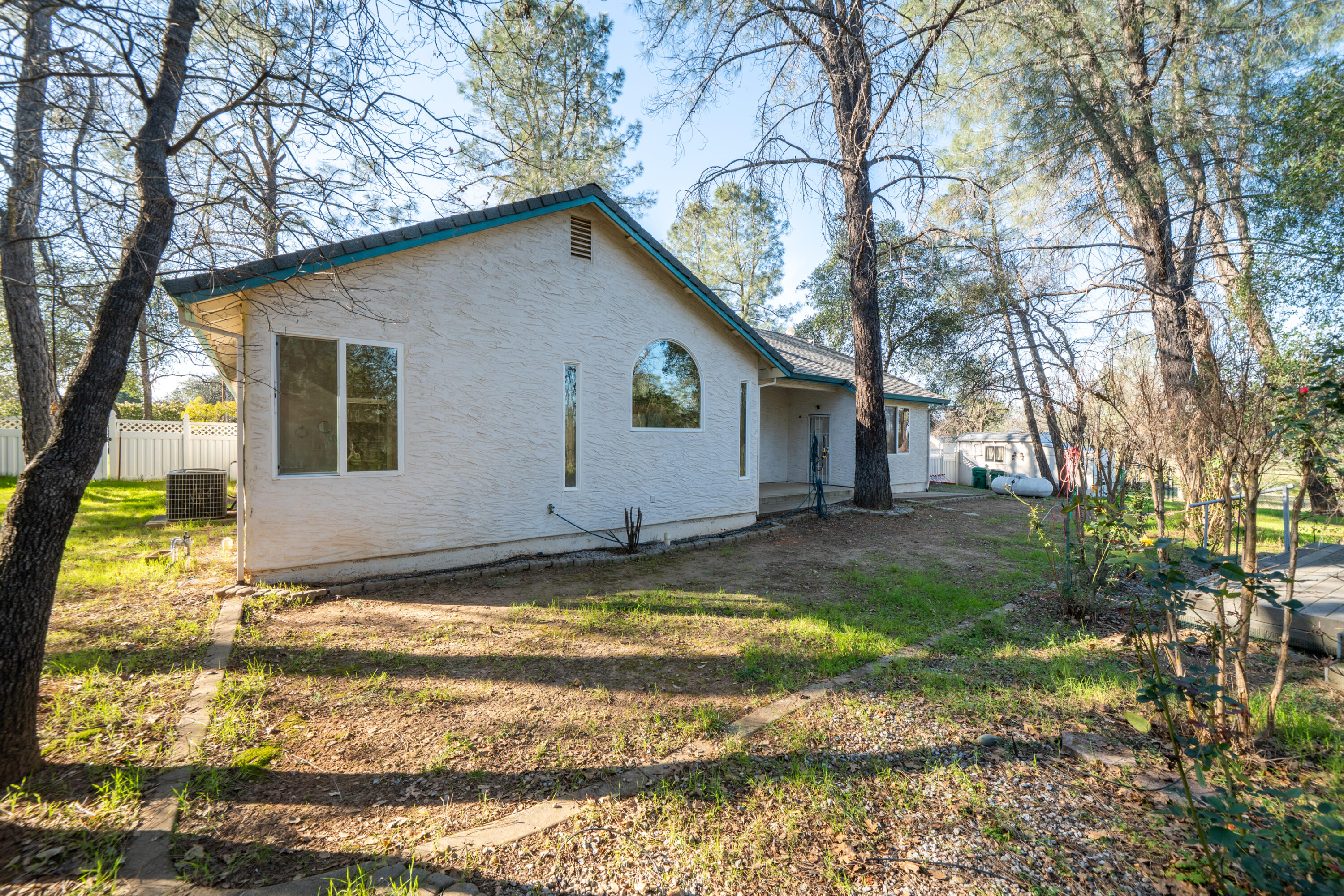 6677 Horsemans Way
