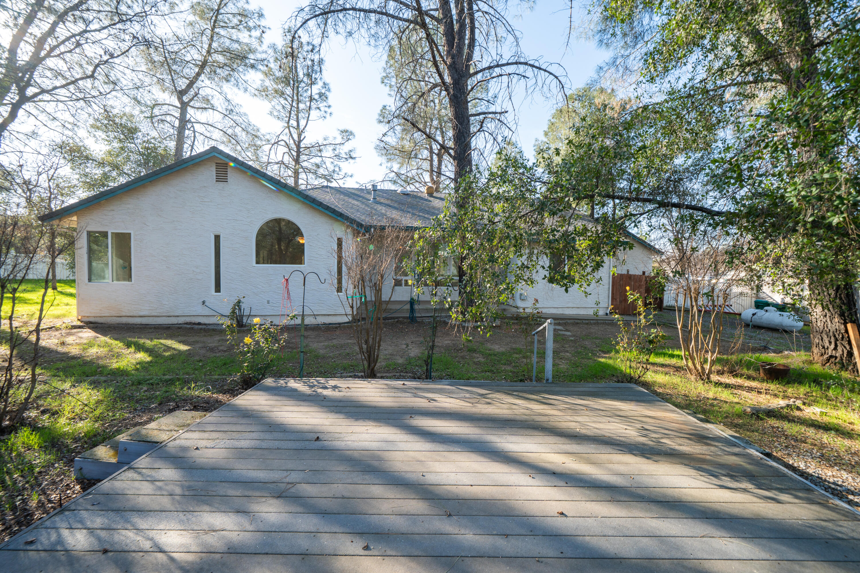 6677 Horsemans Way