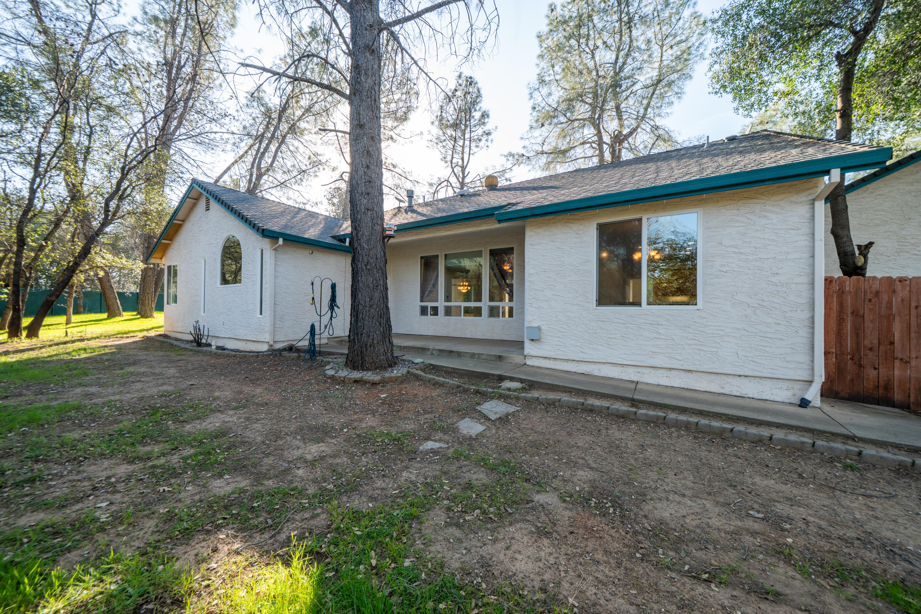 6677 Horsemans Way