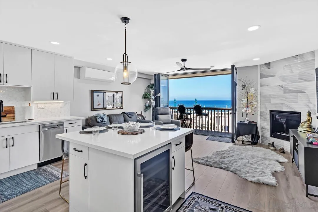 5015 Santa Cruz Avenue Unit: 104