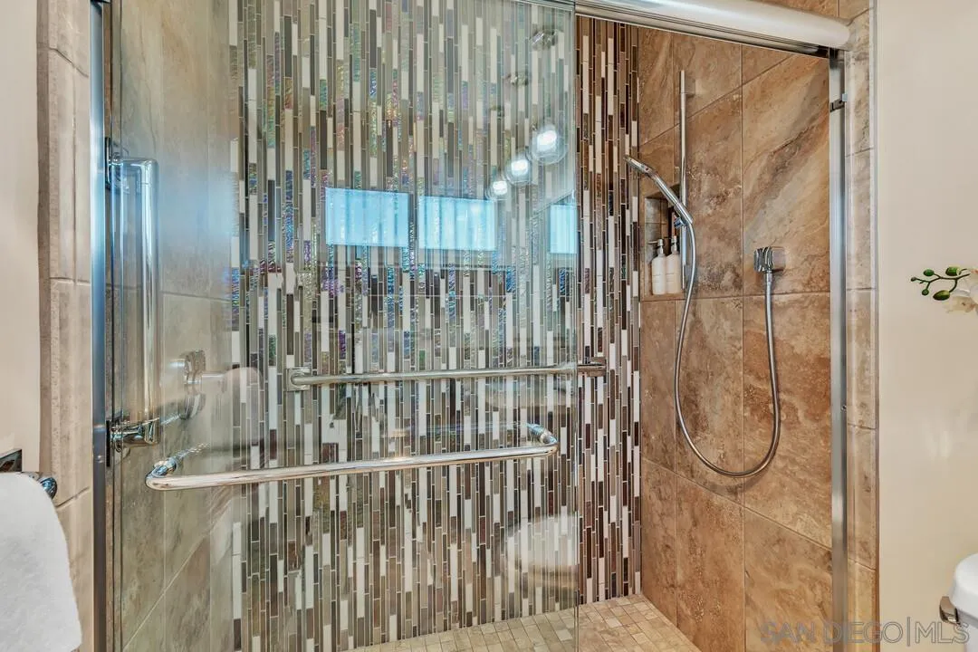 2533 Geranium Street