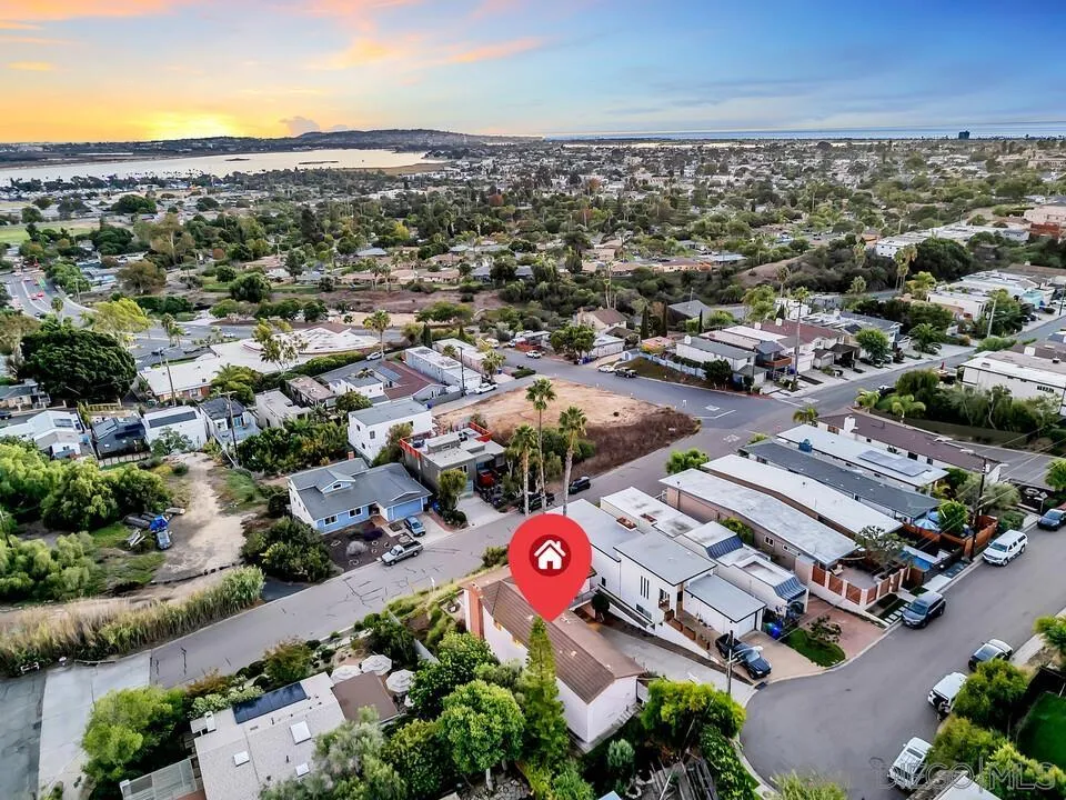 2533 Geranium Street