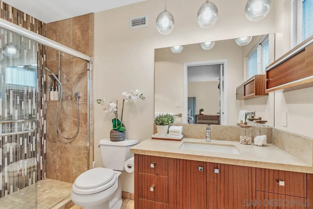 2533 Geranium Street