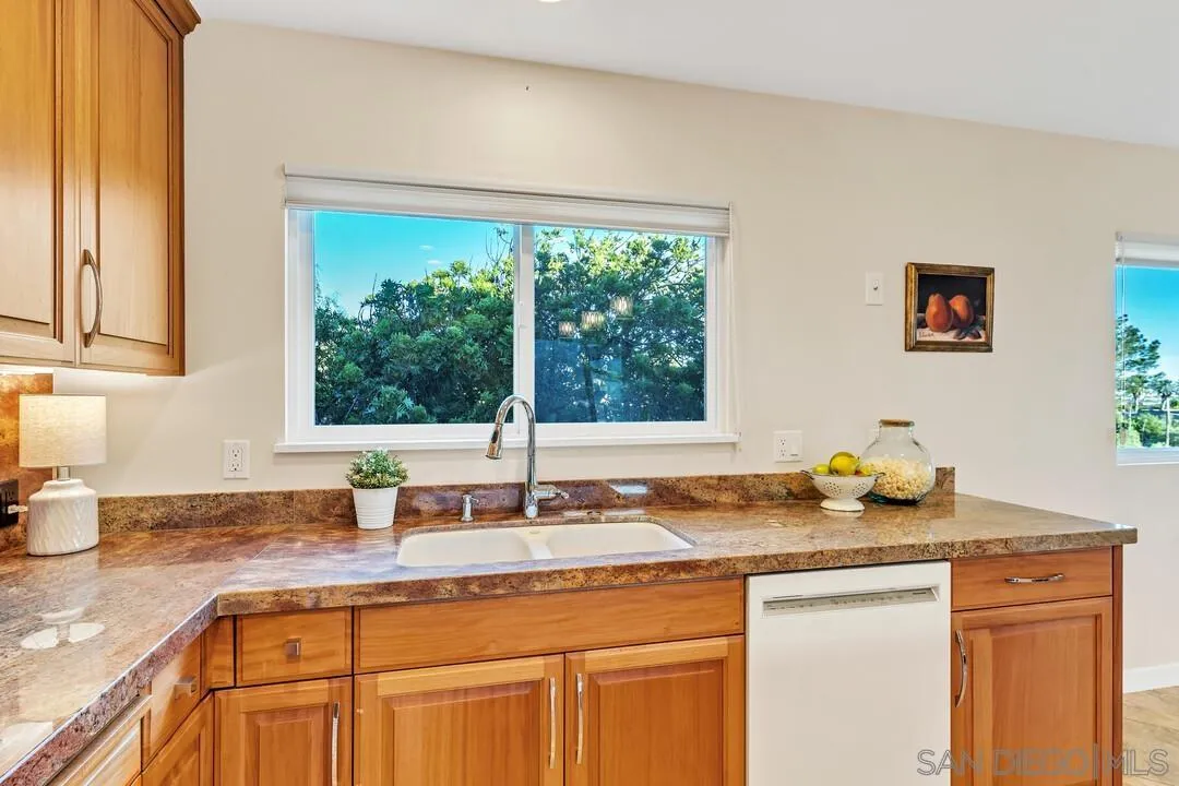 2533 Geranium Street