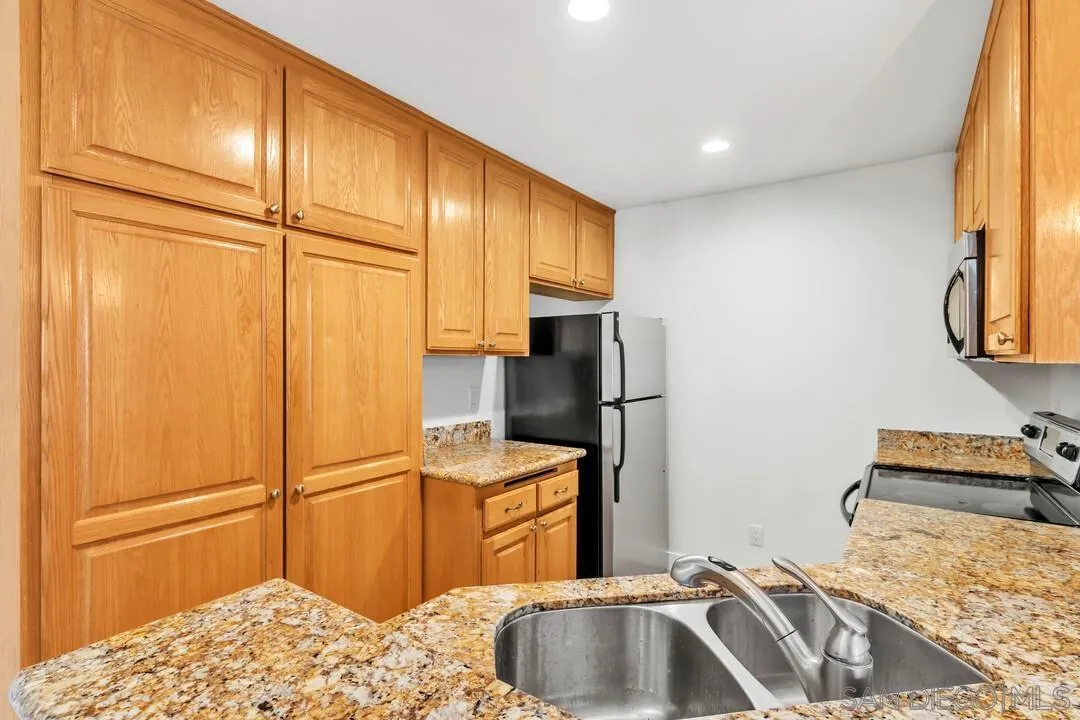7247 Camino Degrazia # 43