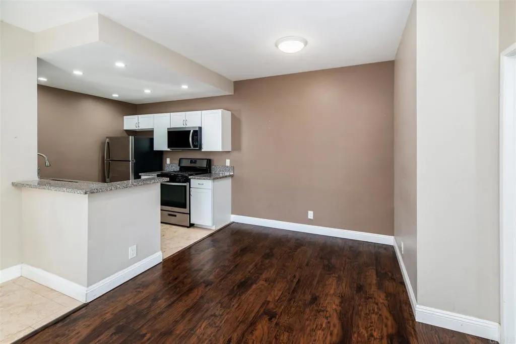 13716 Midland Rd