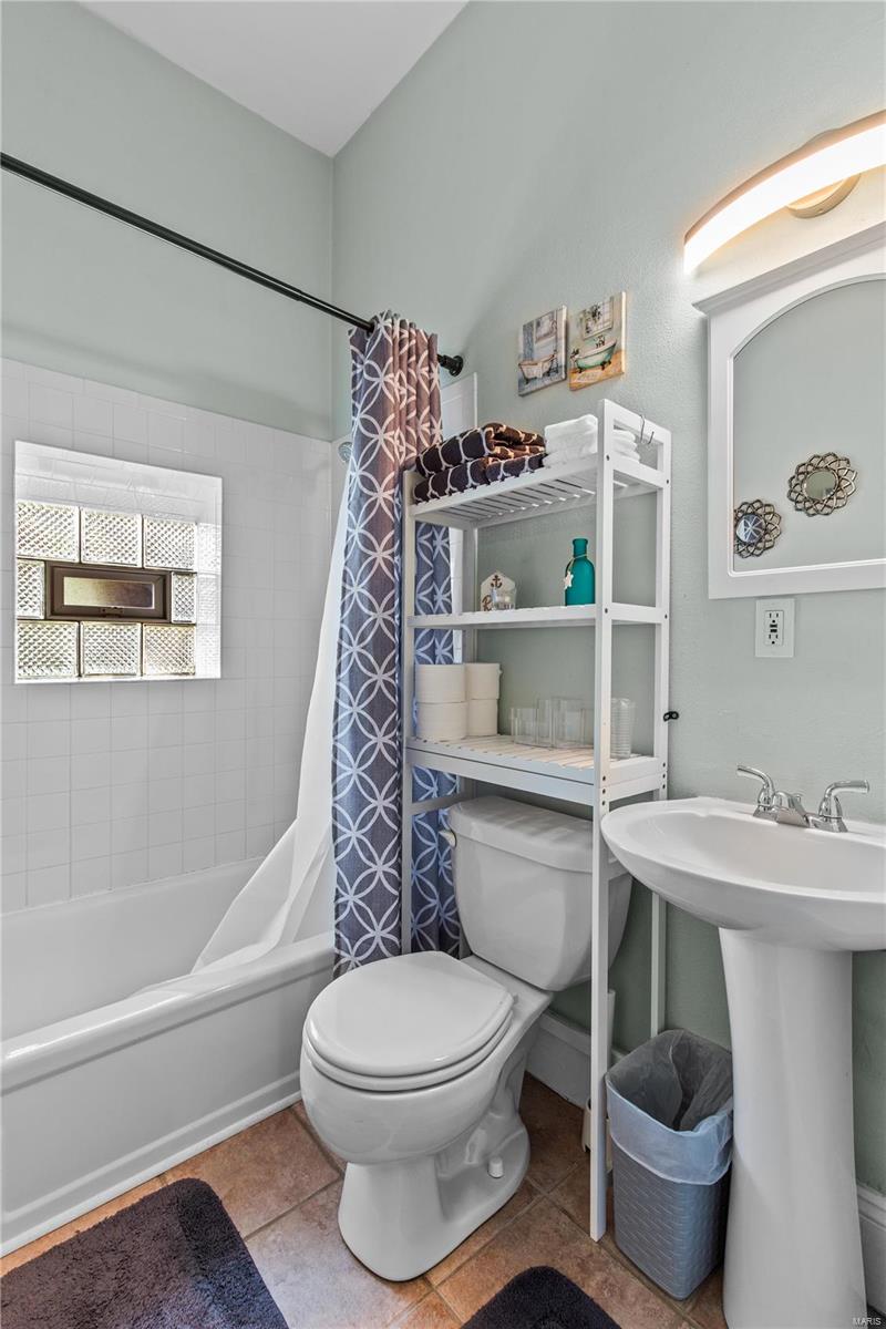 2221 Missouri Avenue Unit: B