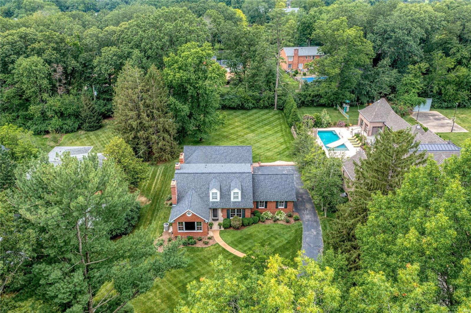 31 Frontenac Estates Drive