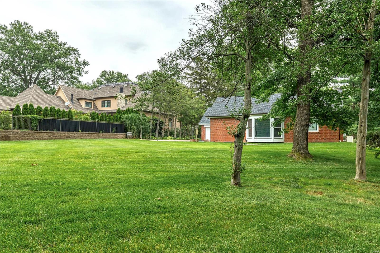 31 Frontenac Estates Drive
