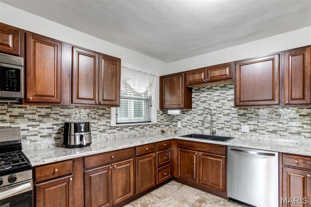 3892 Kingsland Court