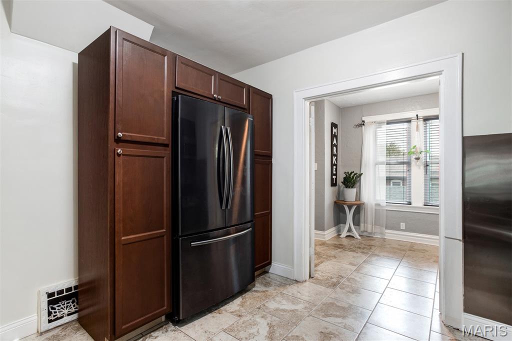 3892 Kingsland Court