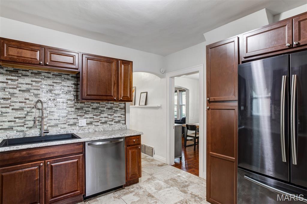 3892 Kingsland Court