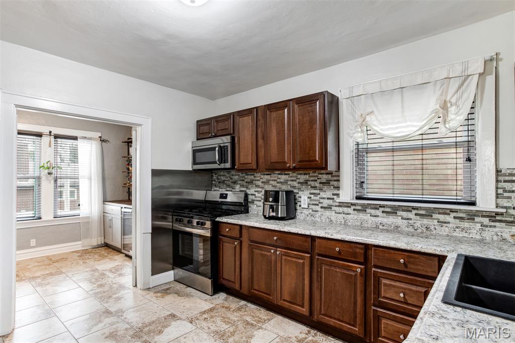 3892 Kingsland Court