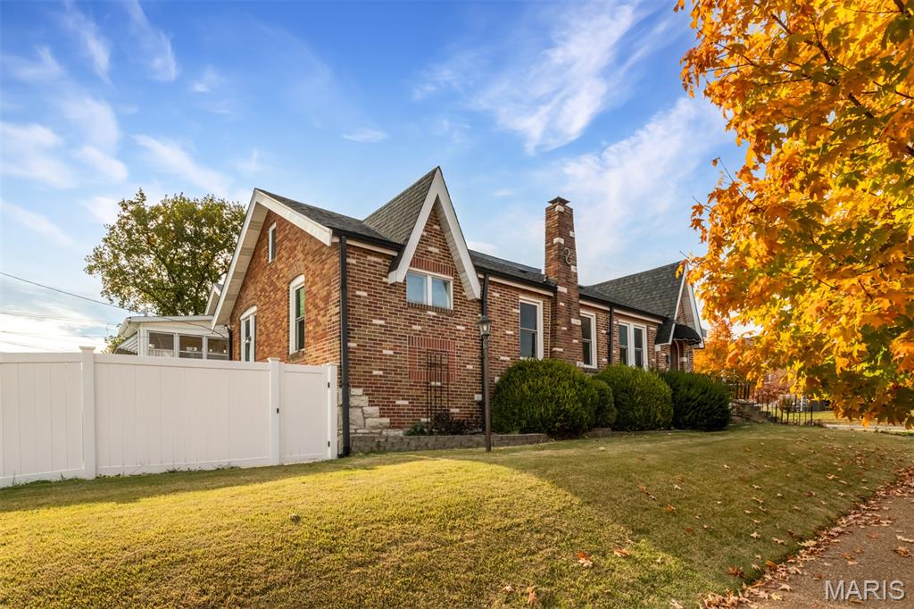 3892 Kingsland Court