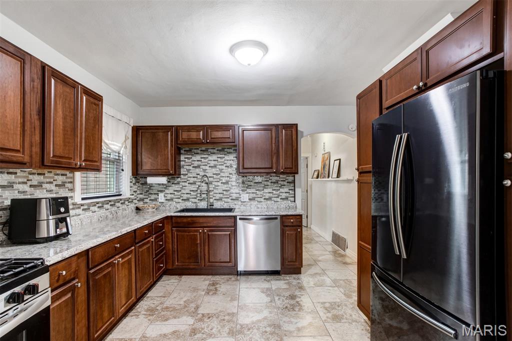 3892 Kingsland Court