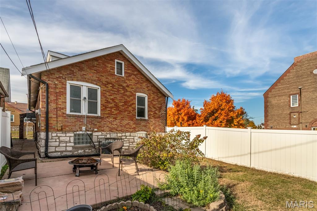 3892 Kingsland Court